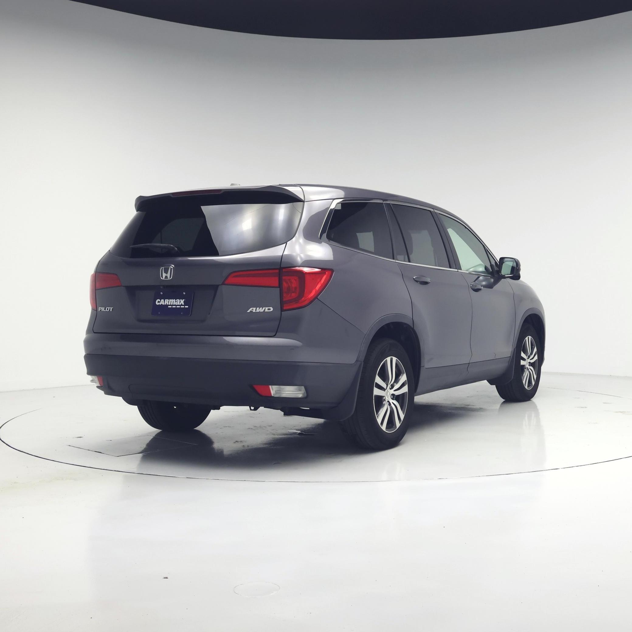 Thumbnail: 2017 Honda Pilot - 8