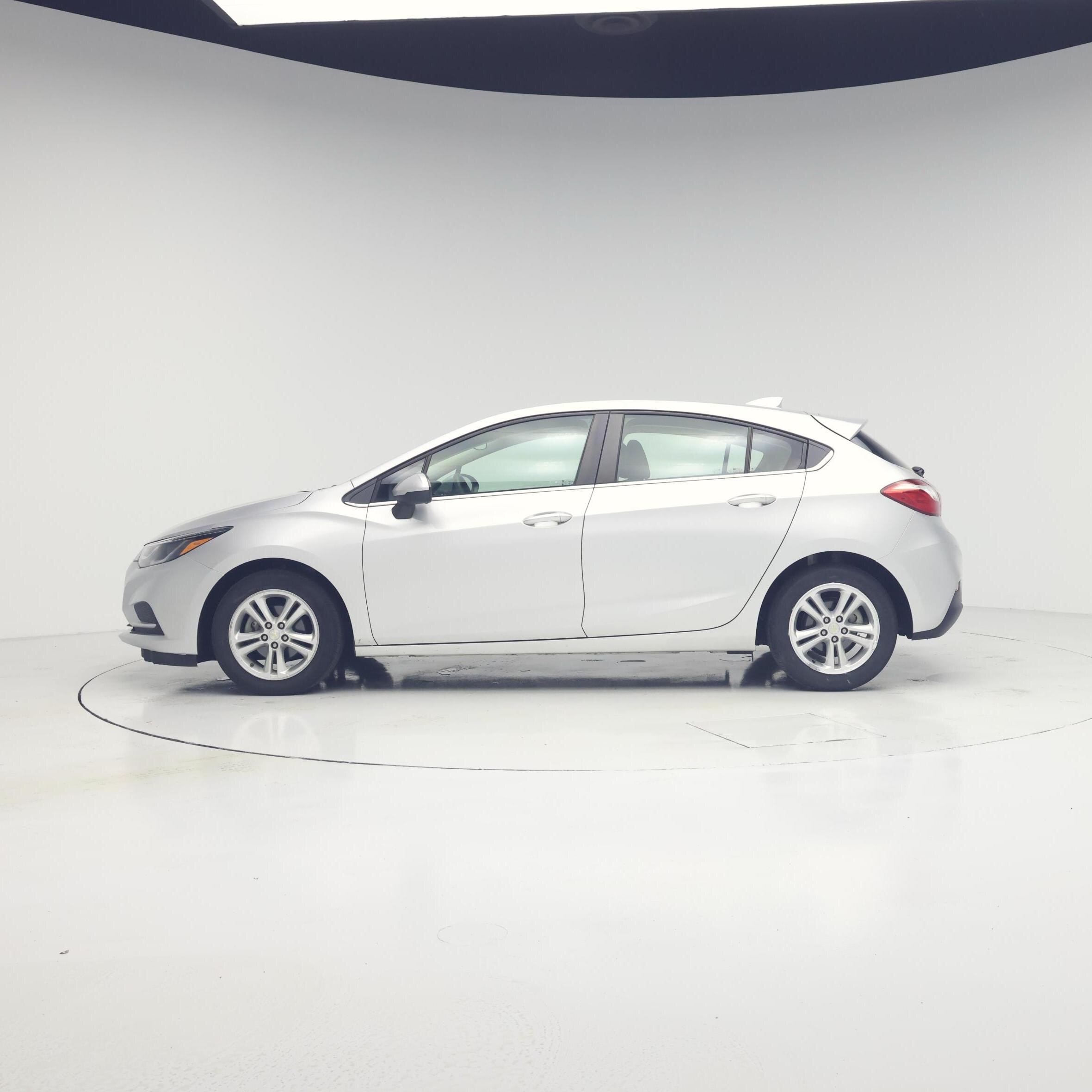 Thumbnail: 2017 Chevrolet Cruze - 3