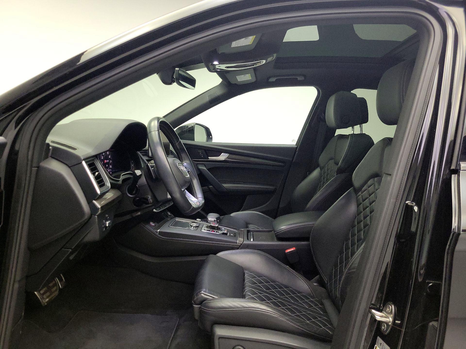 Thumbnail: 2020 Audi SQ5 - 20