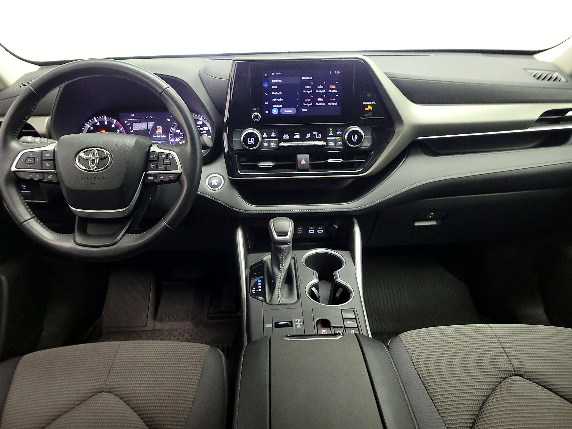 Thumbnail: 2023 Toyota Highlander - 9