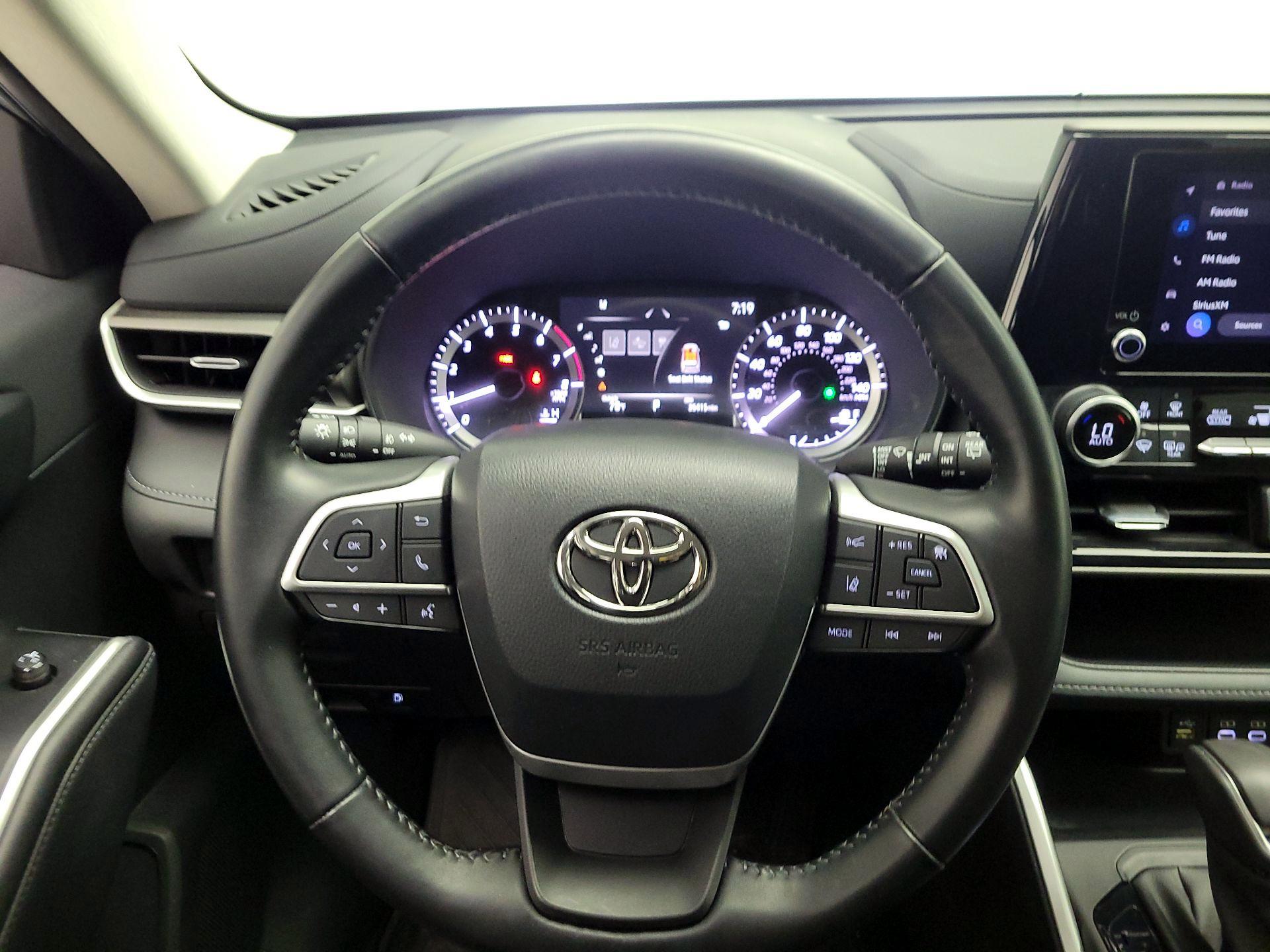 Thumbnail: 2023 Toyota Highlander - 10
