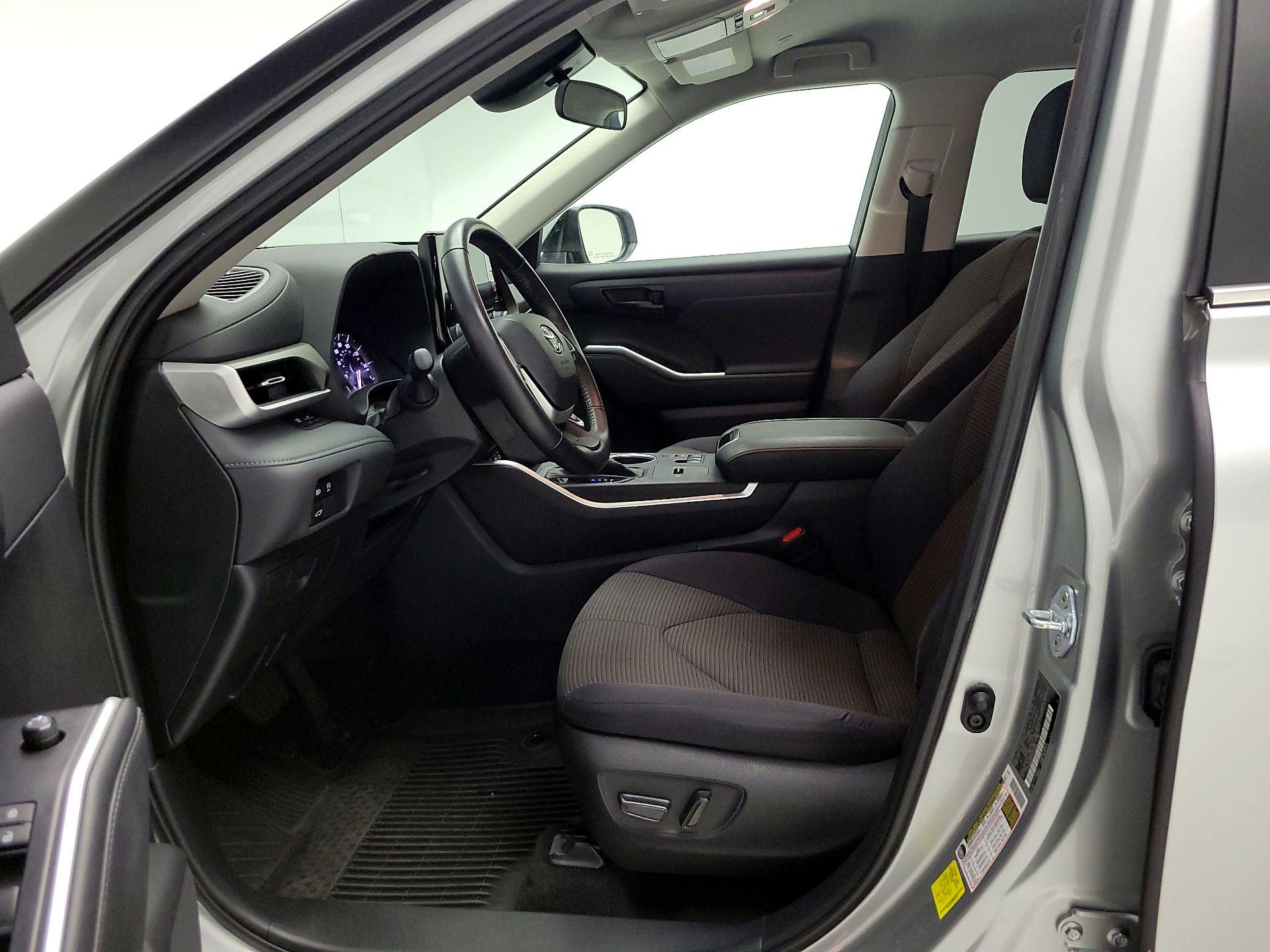 Thumbnail: 2023 Toyota Highlander - 11