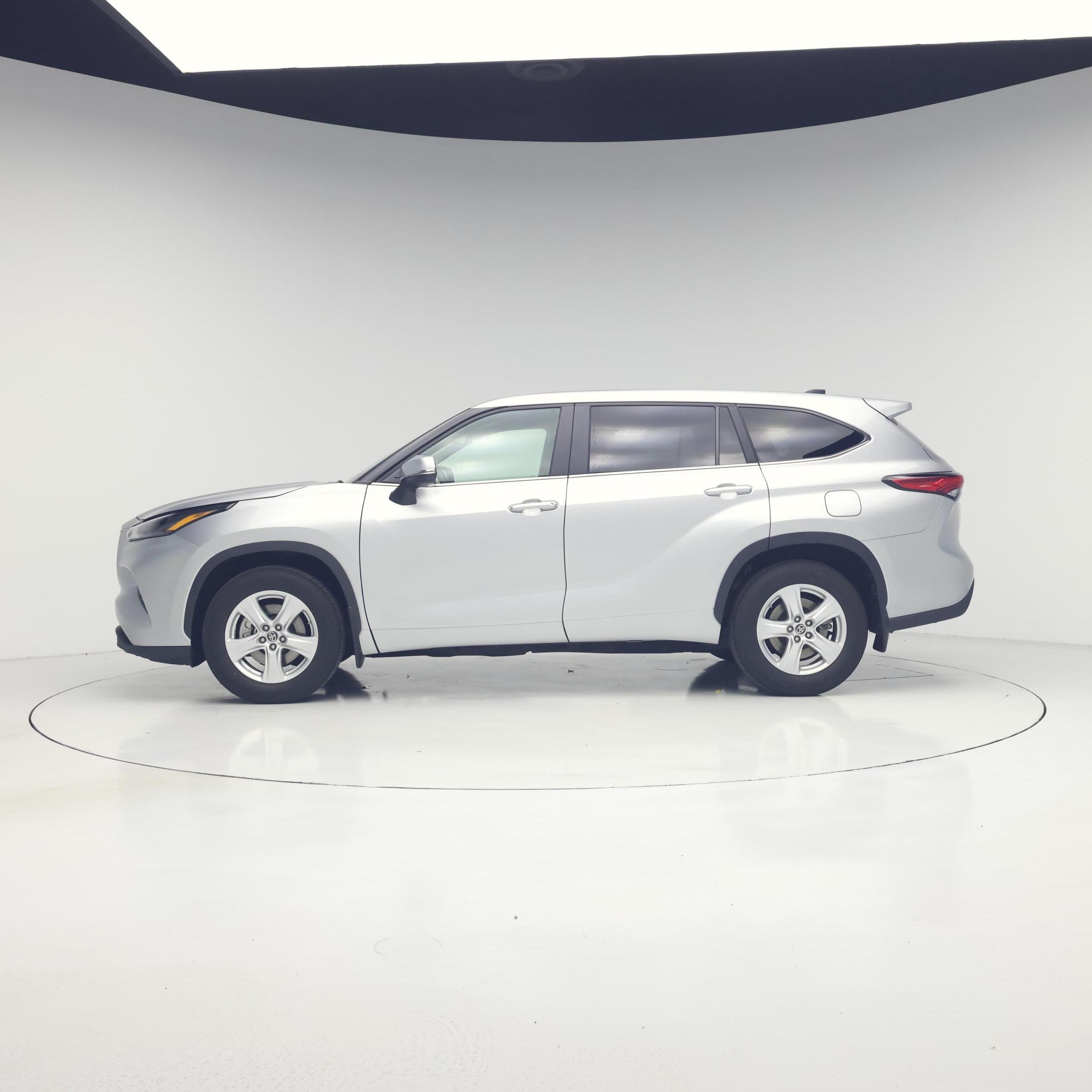 Thumbnail: 2023 Toyota Highlander - 3