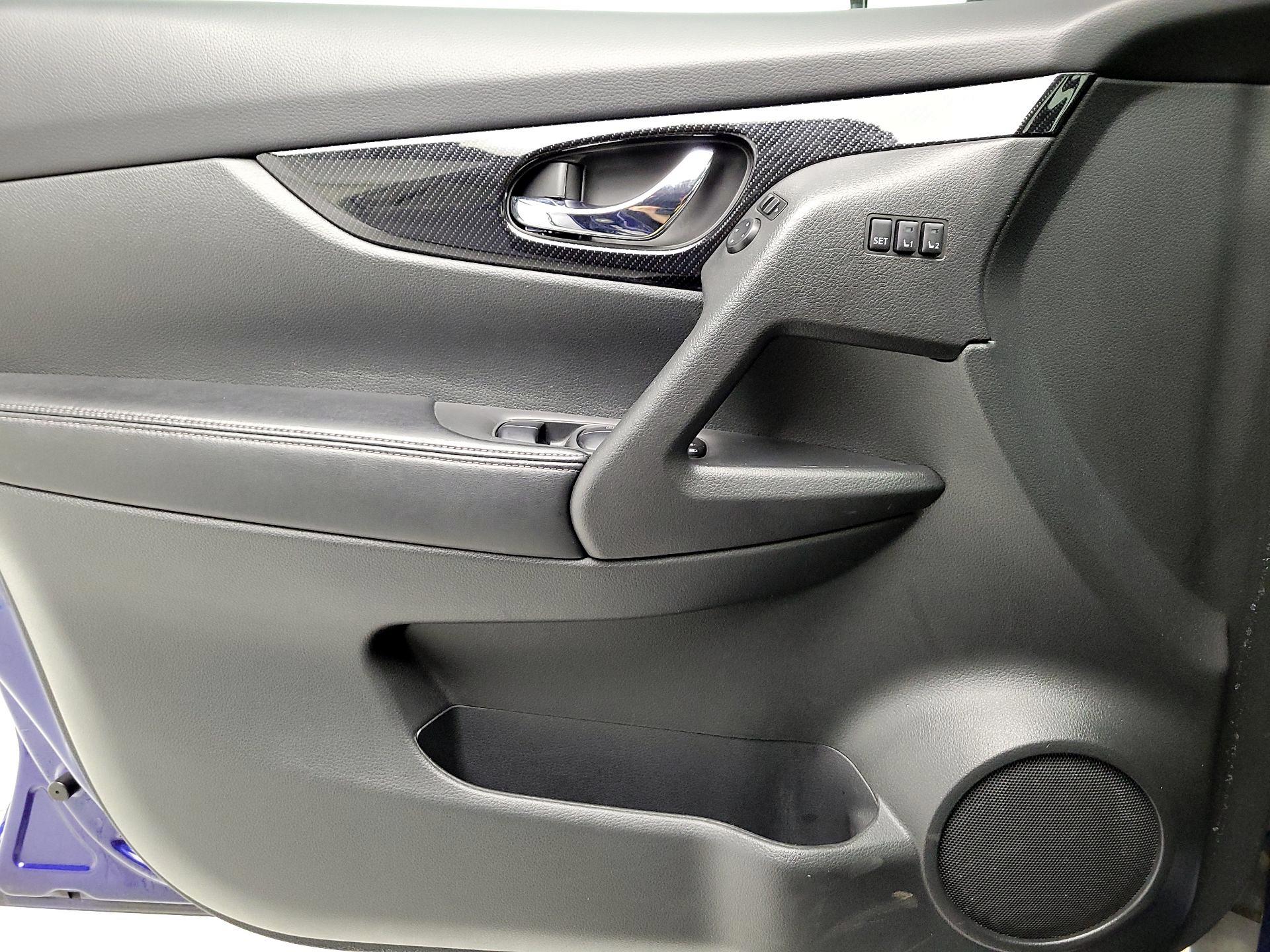 Thumbnail: 2017 Nissan Rogue - 12