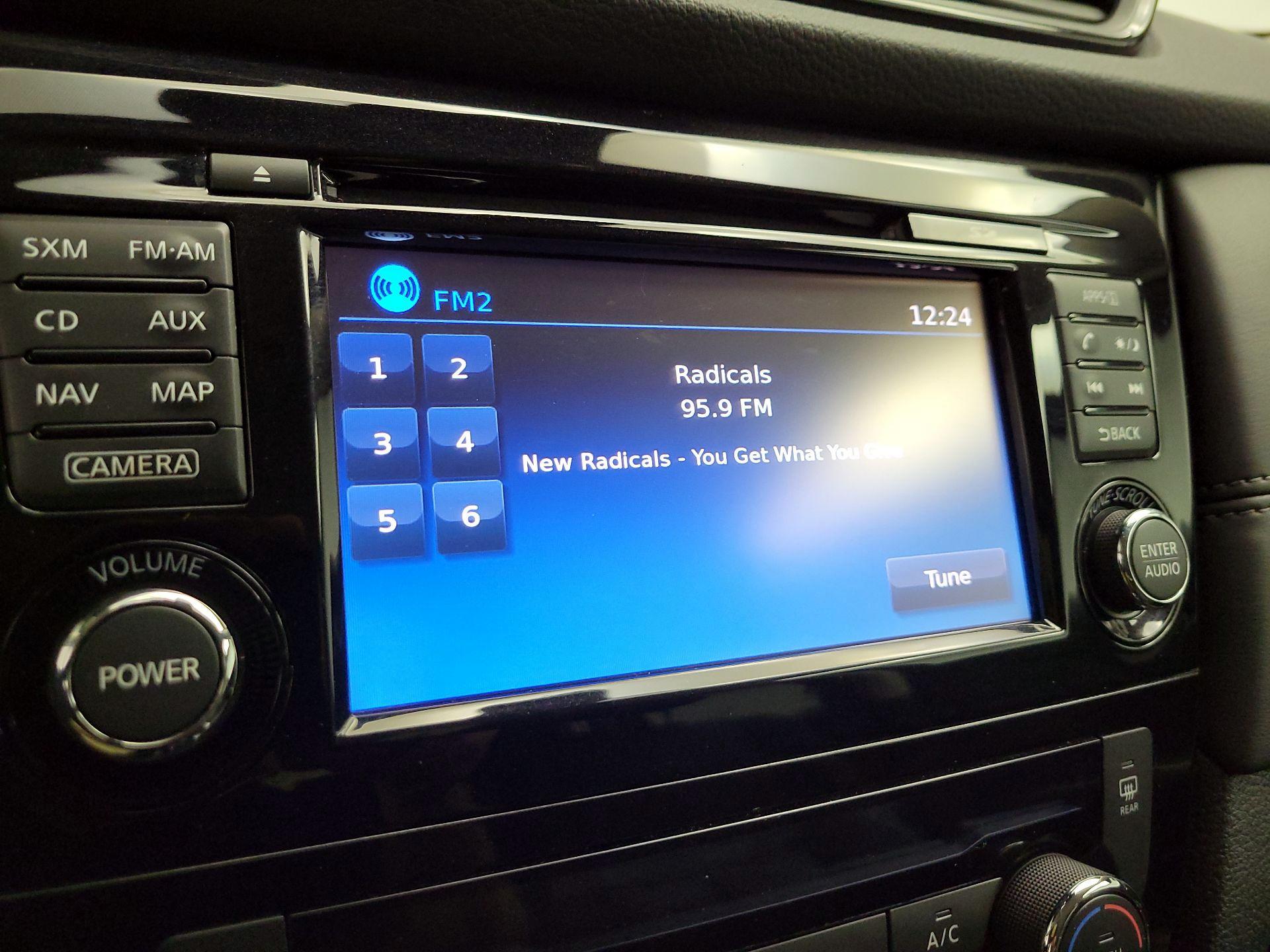 Thumbnail: 2017 Nissan Rogue - 16