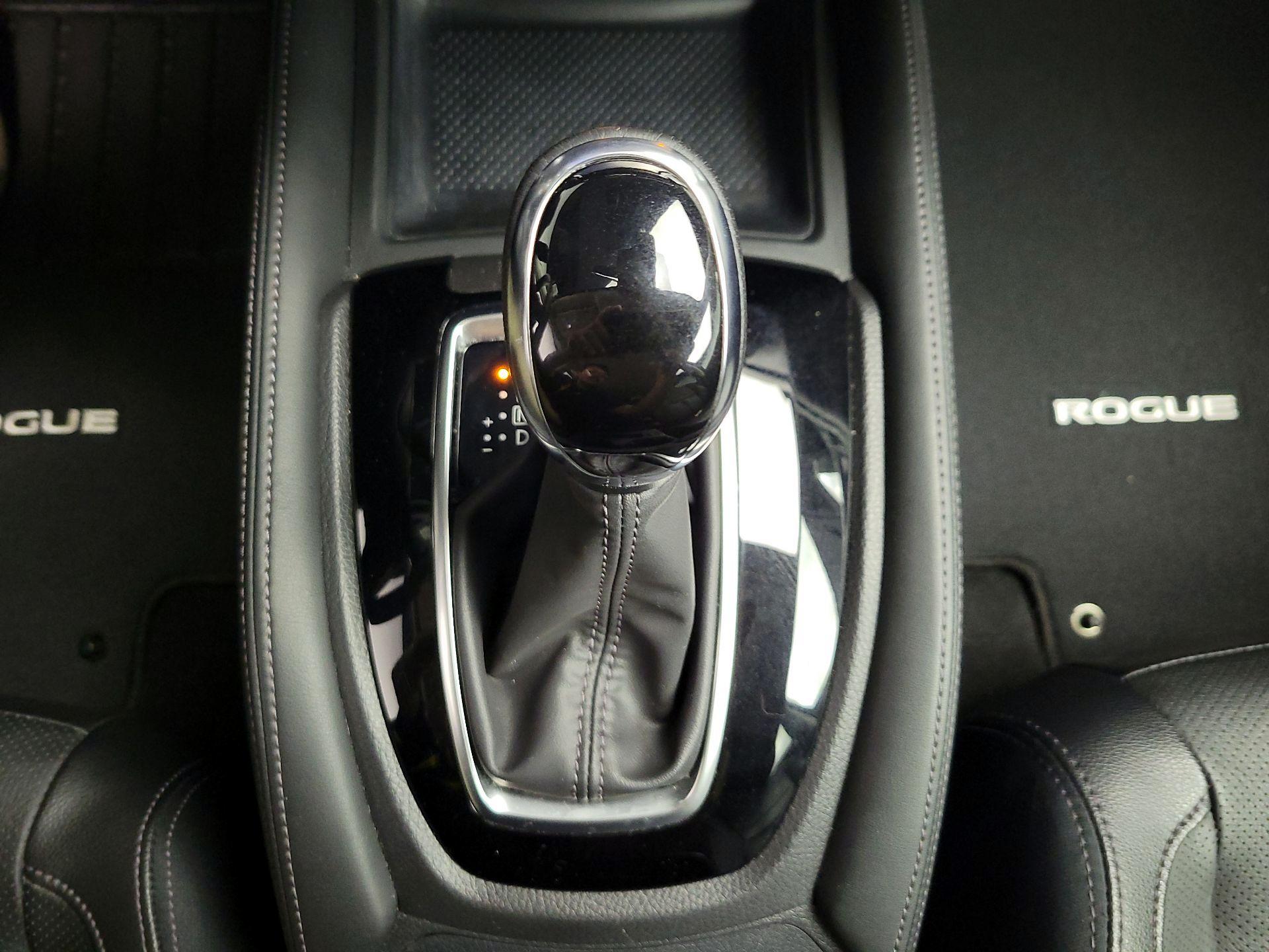 Thumbnail: 2017 Nissan Rogue - 18