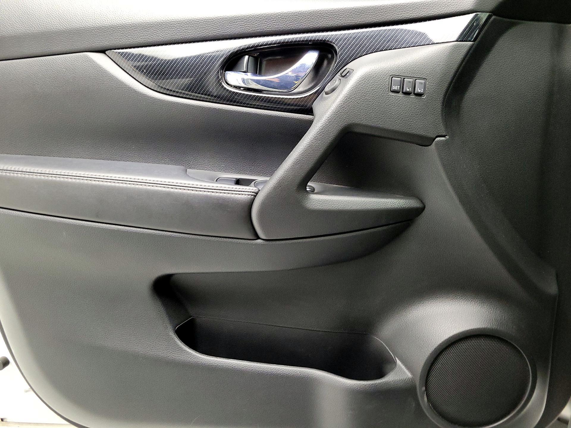 Thumbnail: 2018 Nissan Rogue - 12