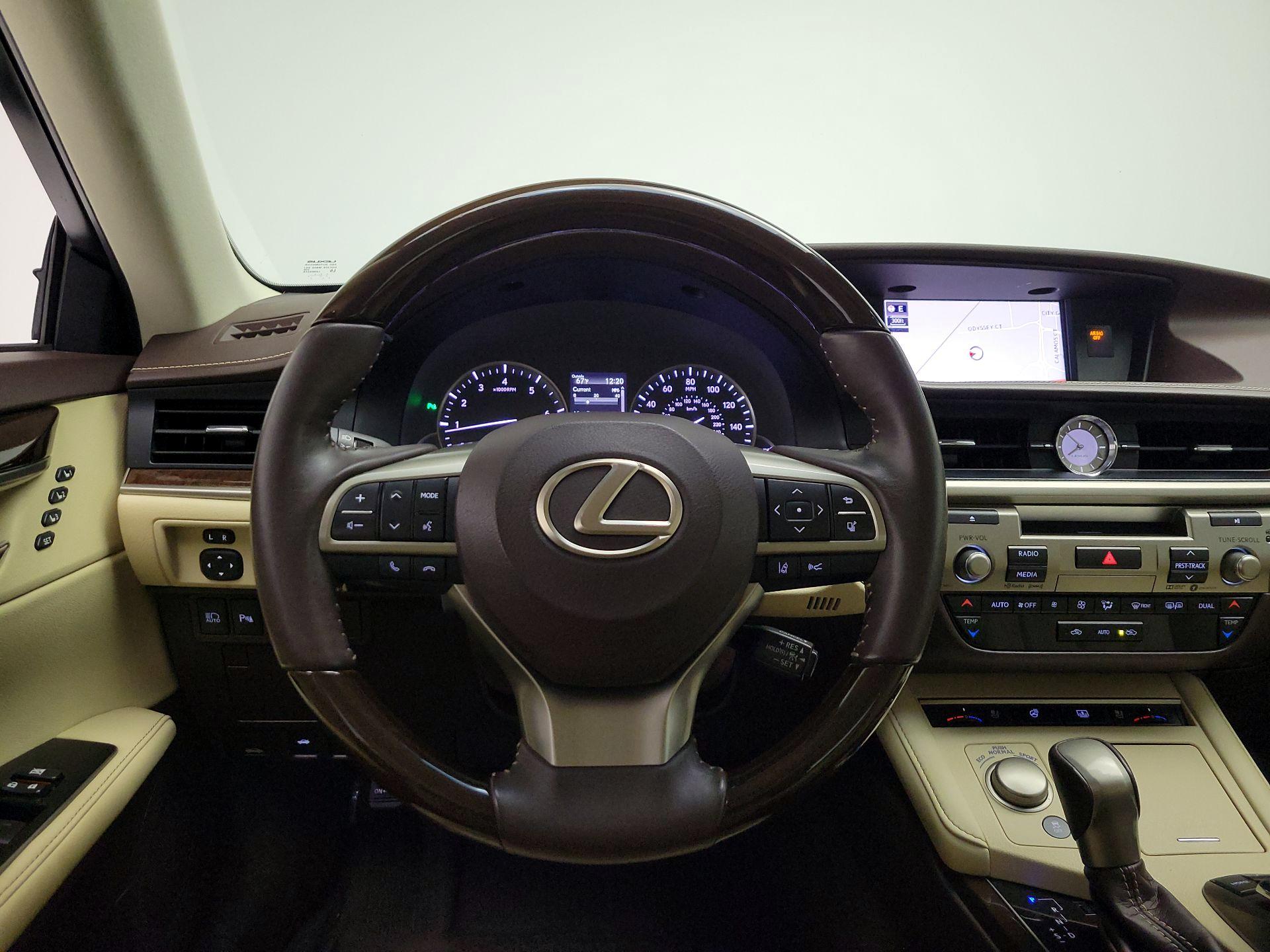 Thumbnail: 2018 Lexus ES - 10