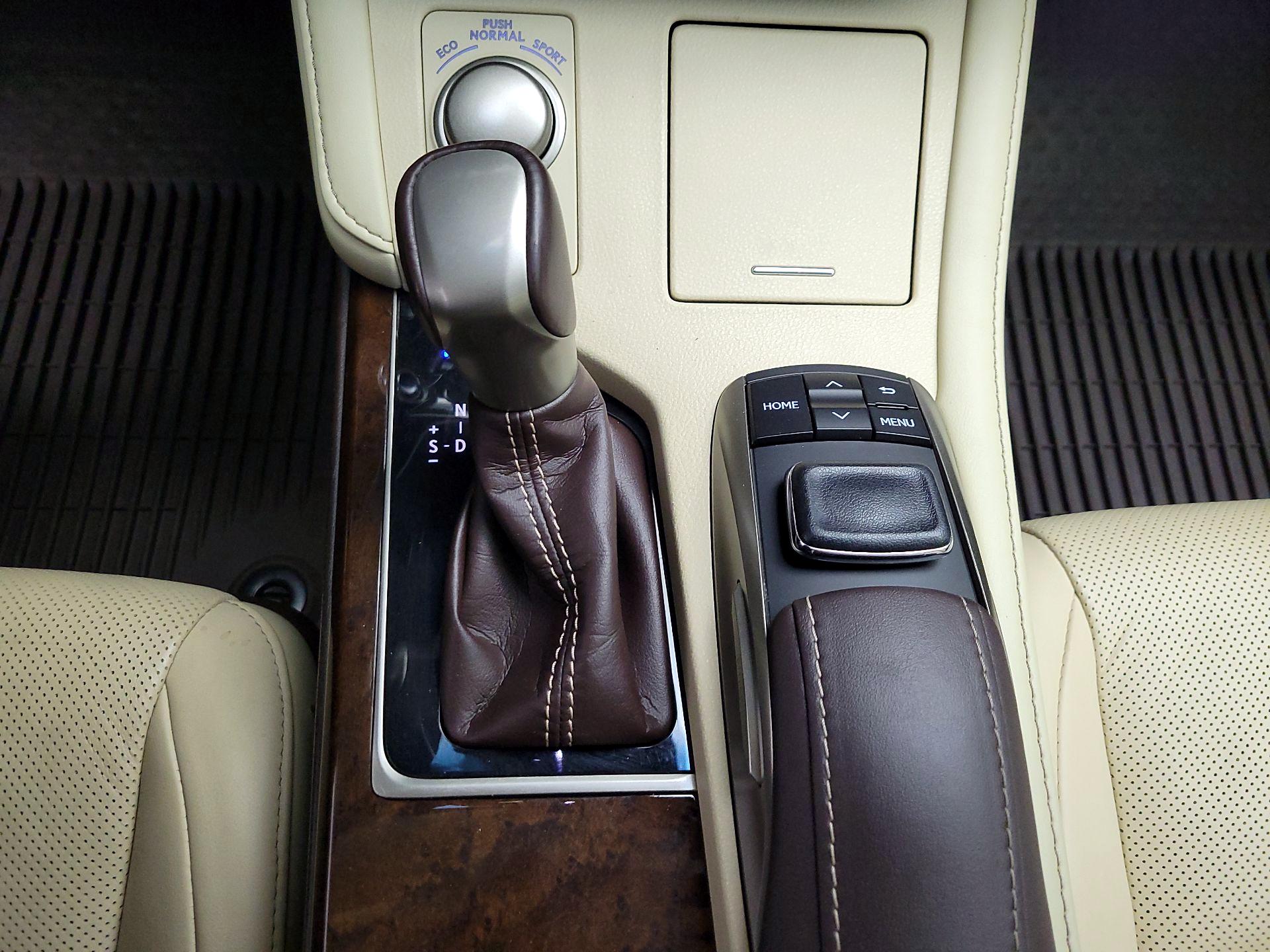 Thumbnail: 2018 Lexus ES - 17