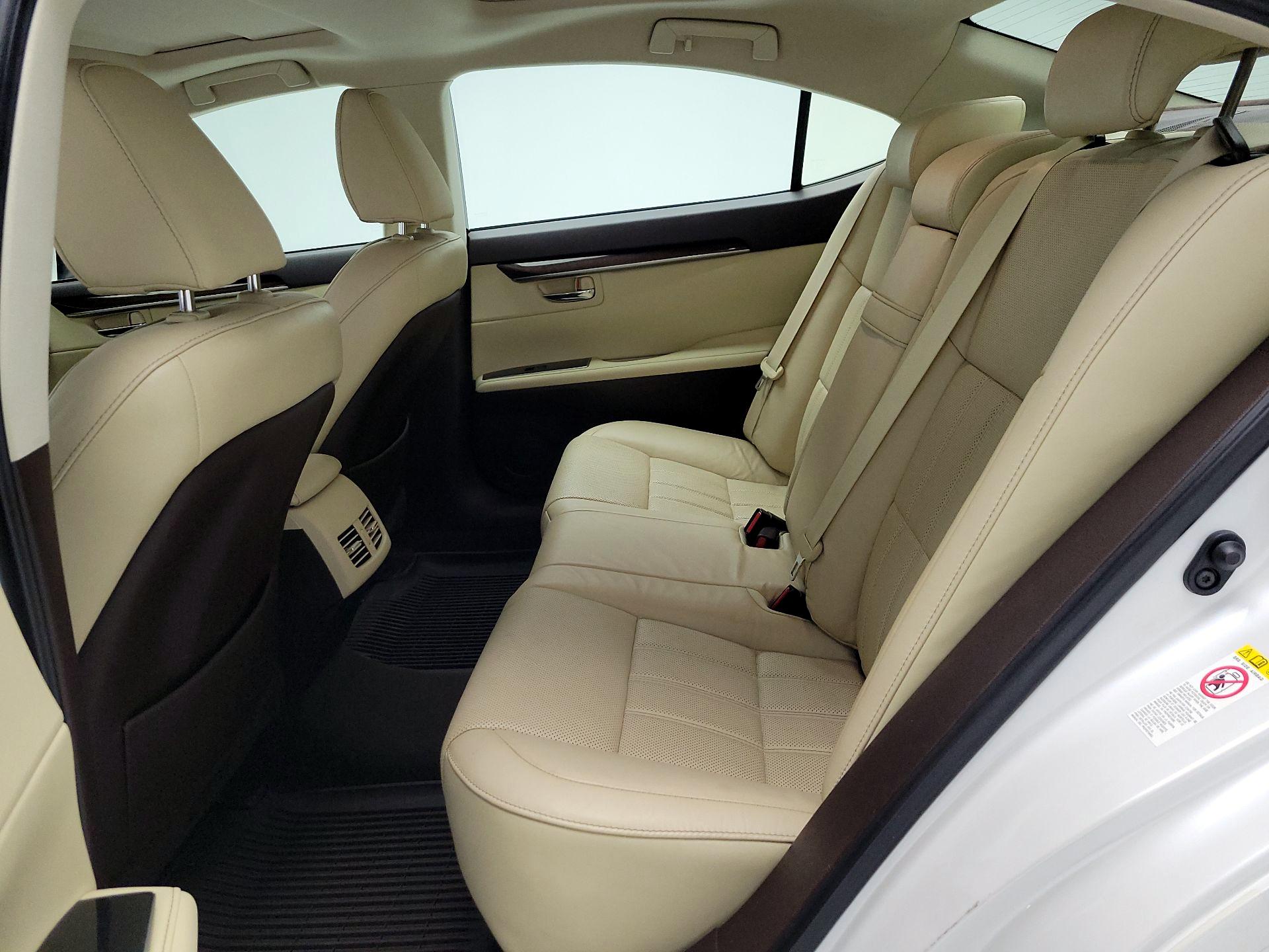 Thumbnail: 2018 Lexus ES - 19