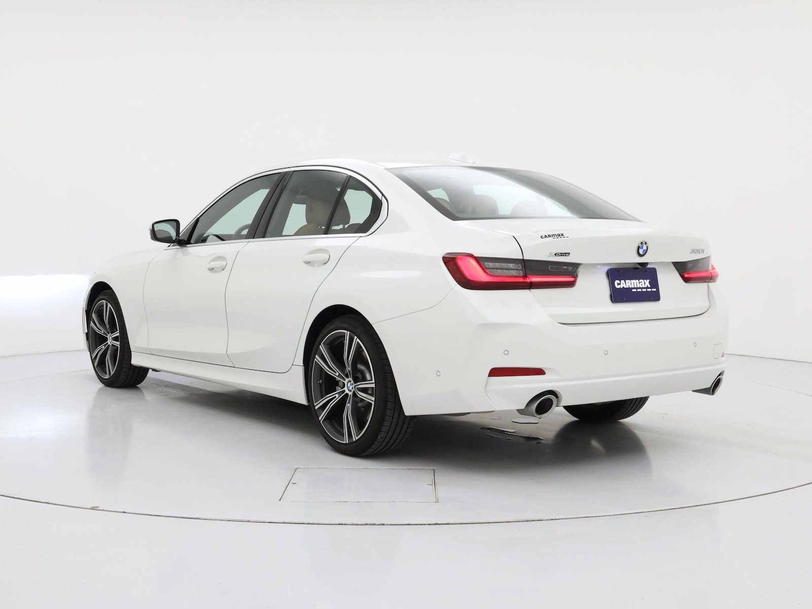 2024 BMW 3 Series 330i - Photo 3