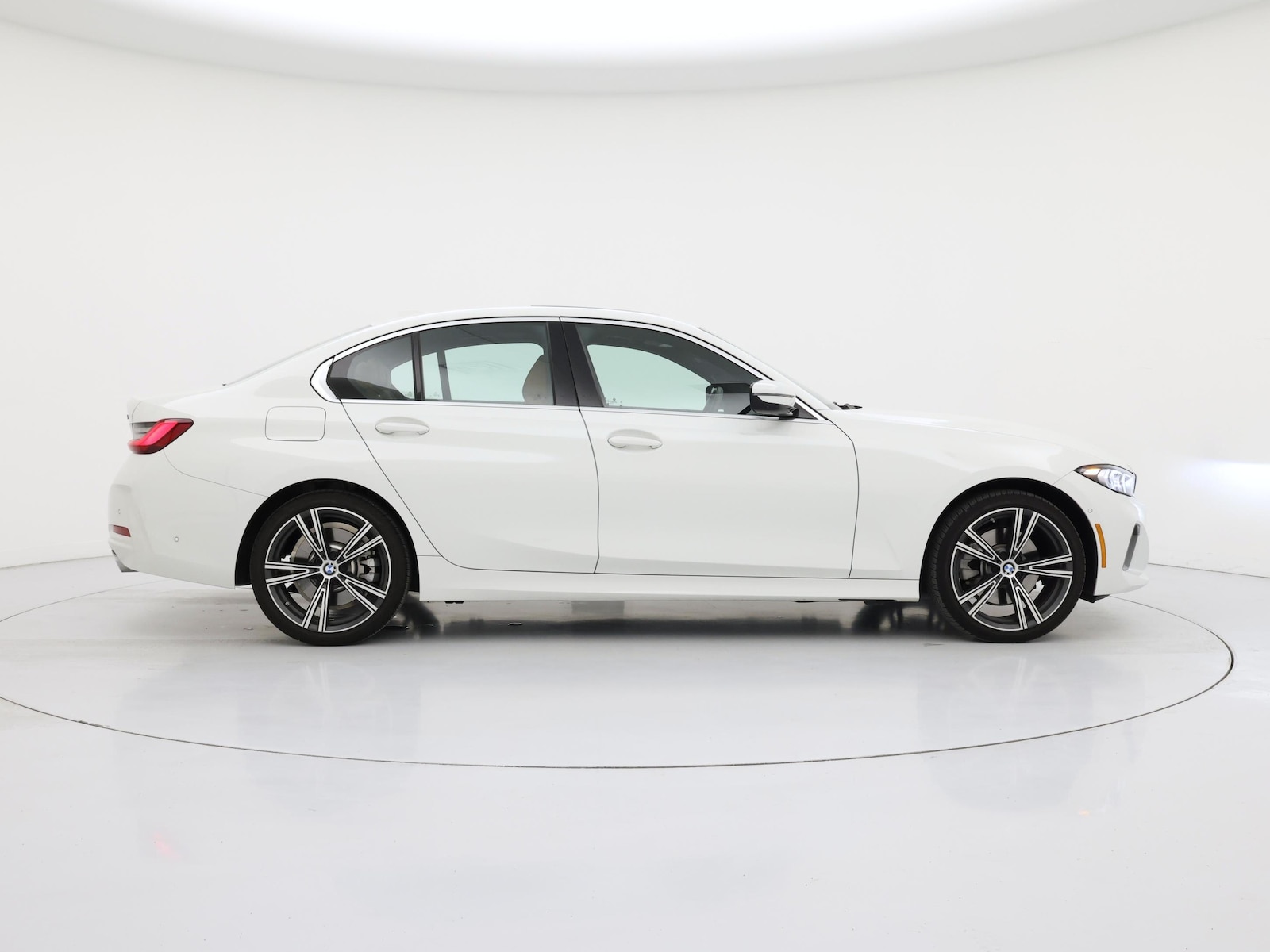 2024 BMW 3 Series 330i - Photo 8