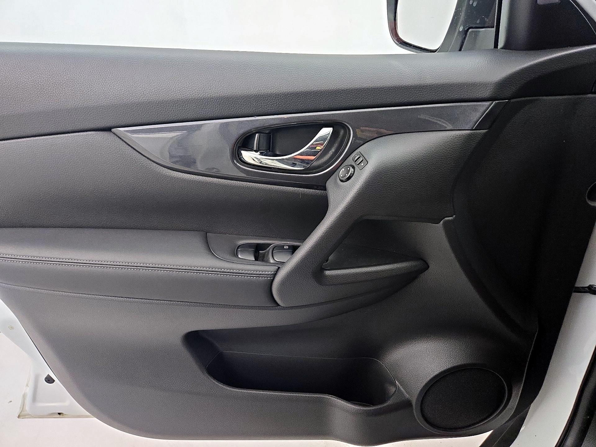 Thumbnail: 2020 Nissan Rogue - 12