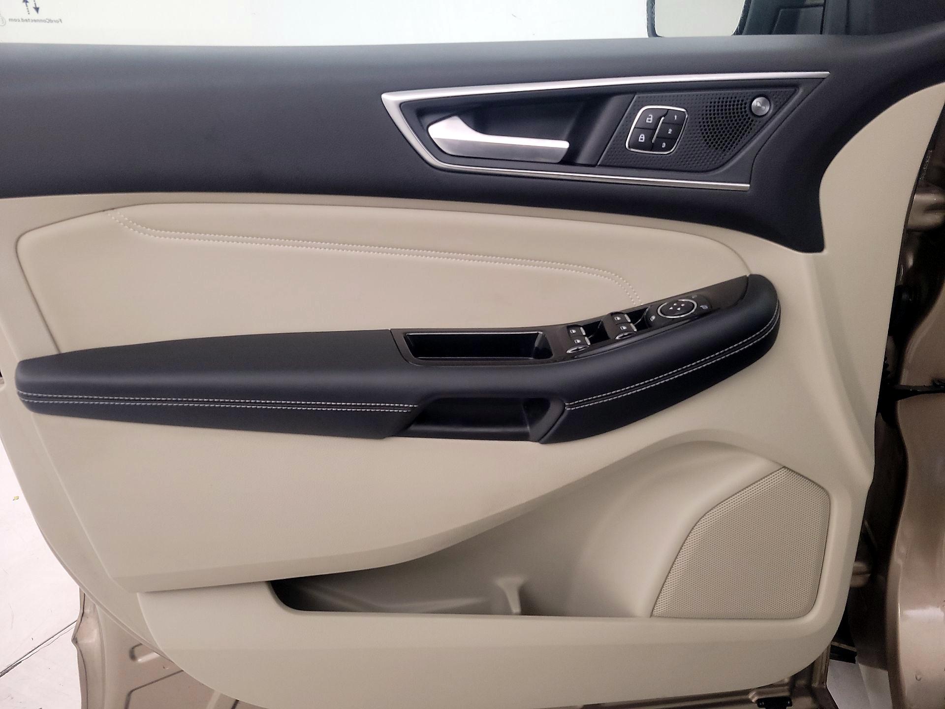 Thumbnail: 2020 Ford Edge - 12