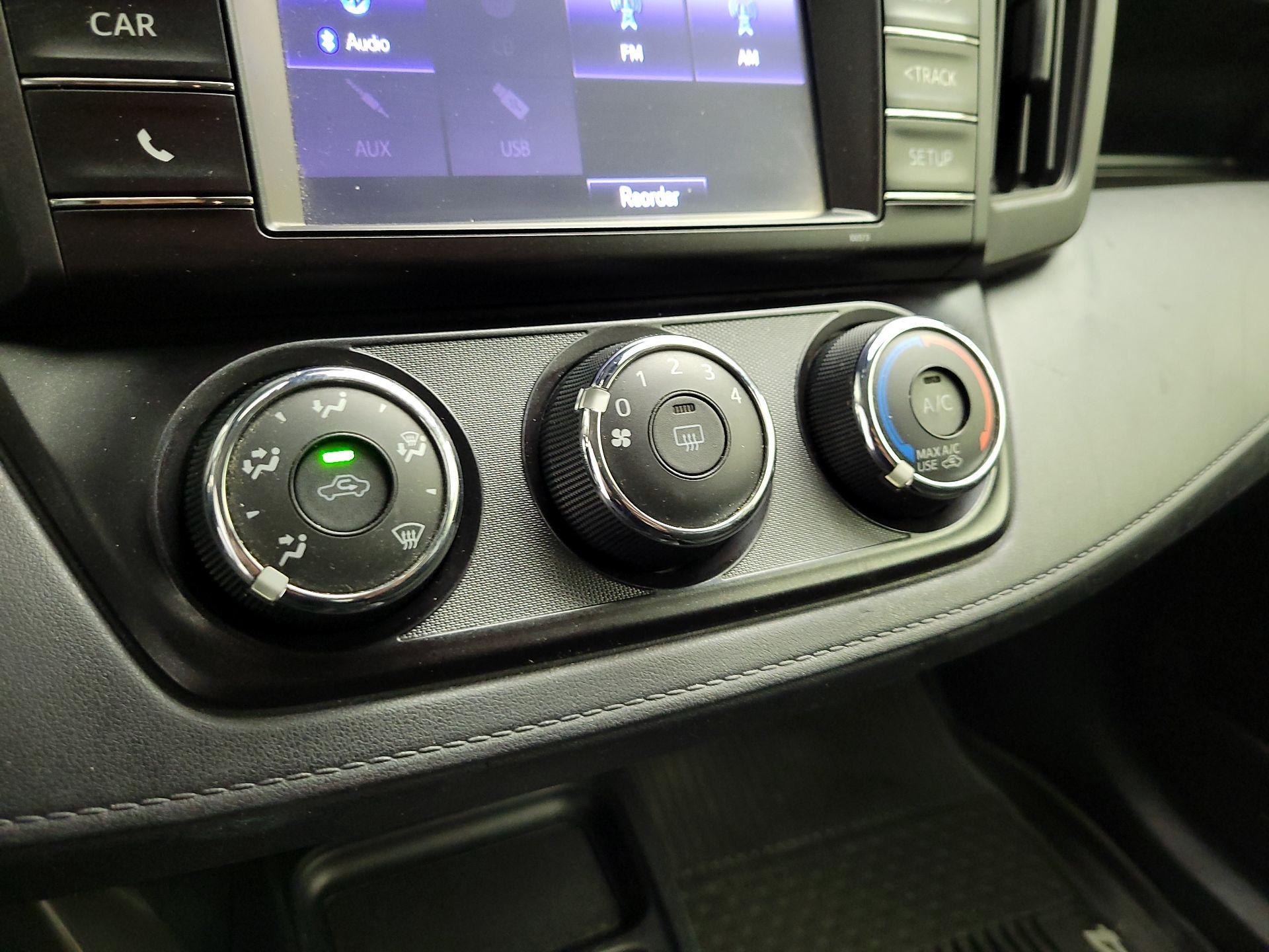 Thumbnail: 2018 Toyota RAV4 - 14