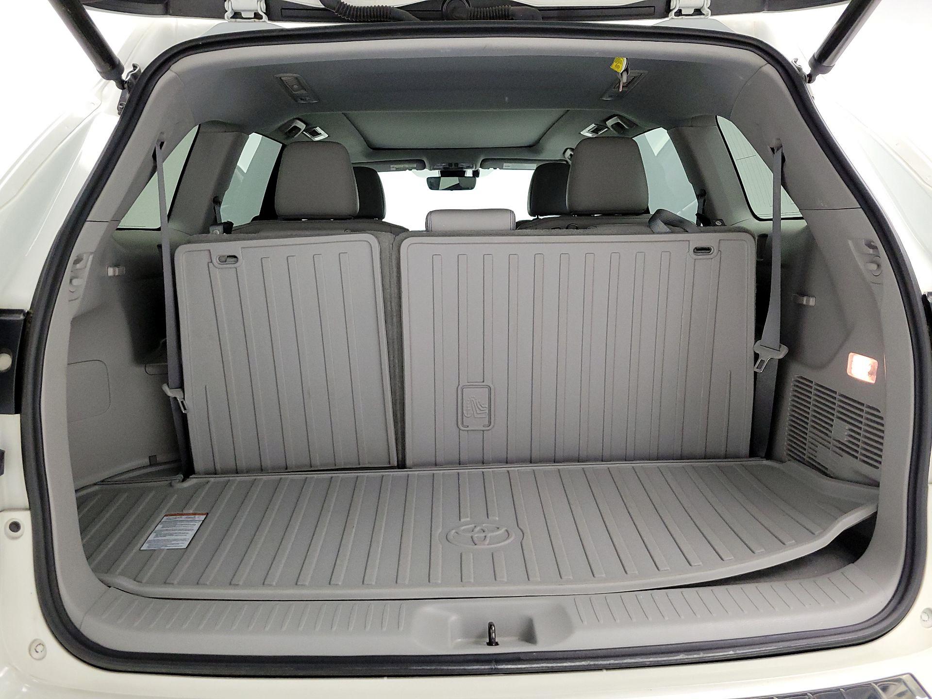 Thumbnail: 2018 Toyota Highlander - 18
