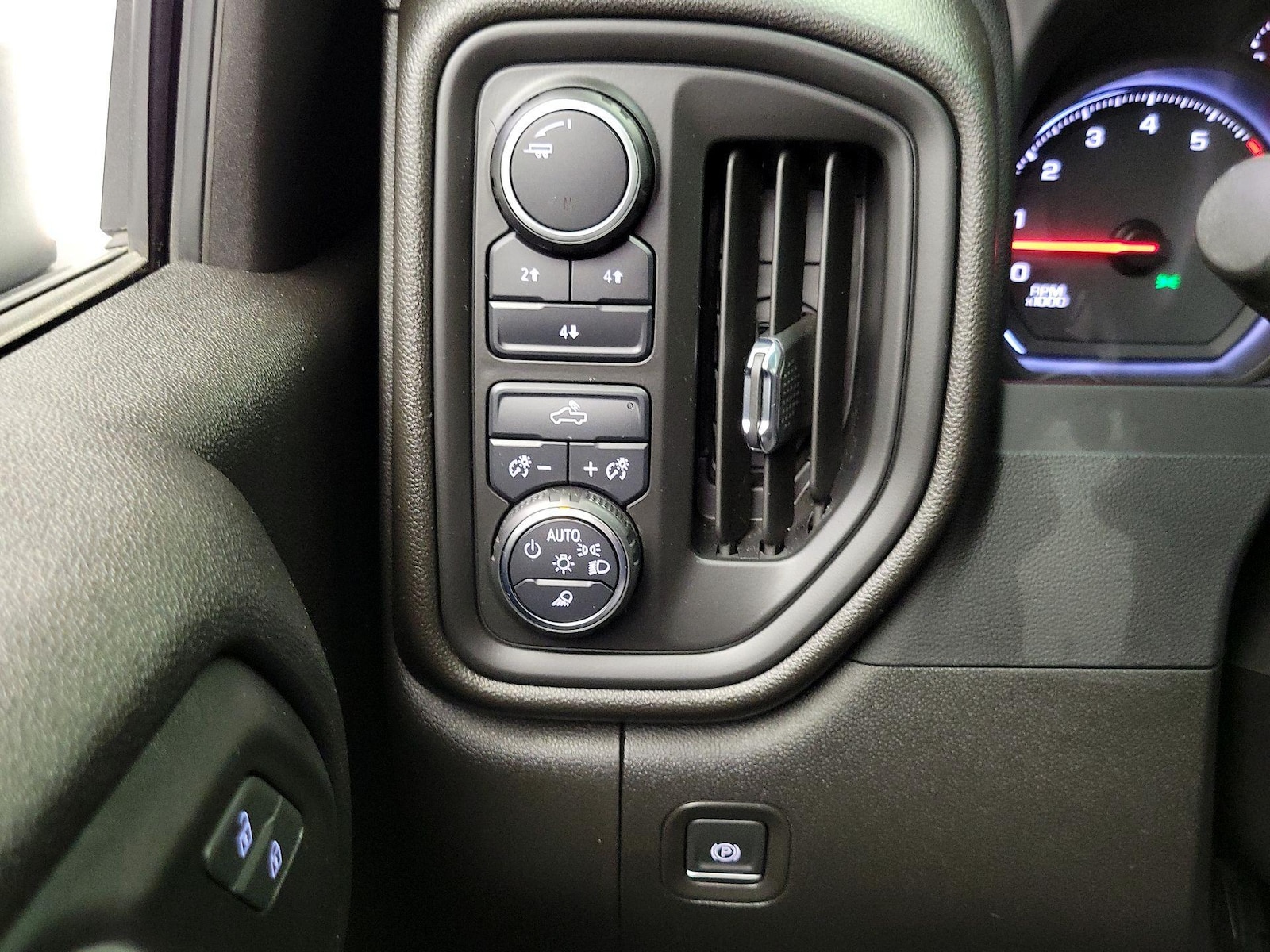 2023 Chevrolet Silverado 2500HD Custom - Photo 14