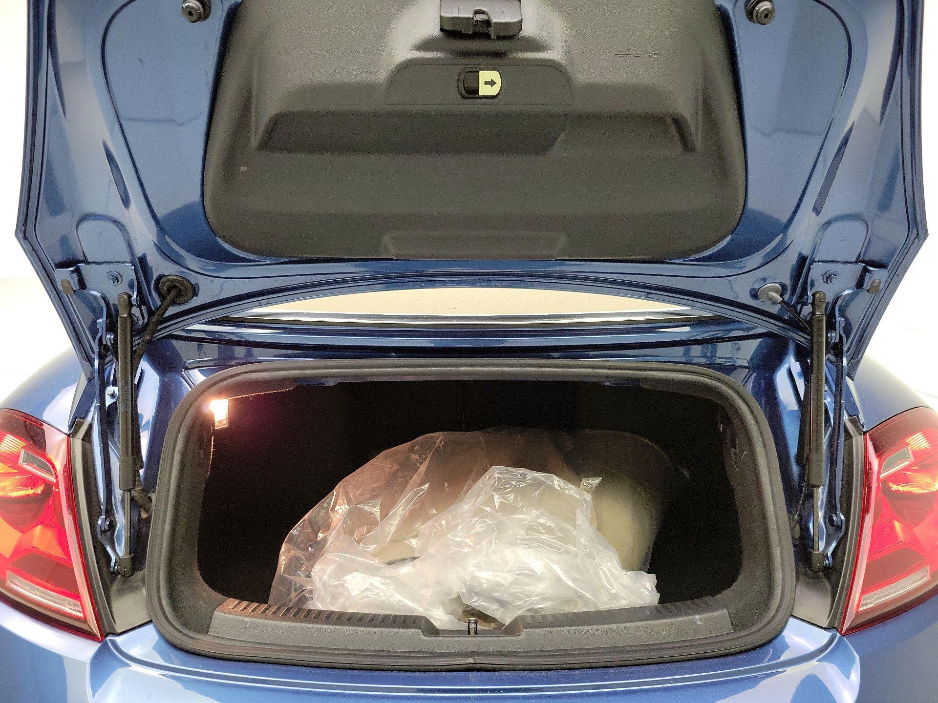 Thumbnail: 2017 Volkswagen Beetle - 20