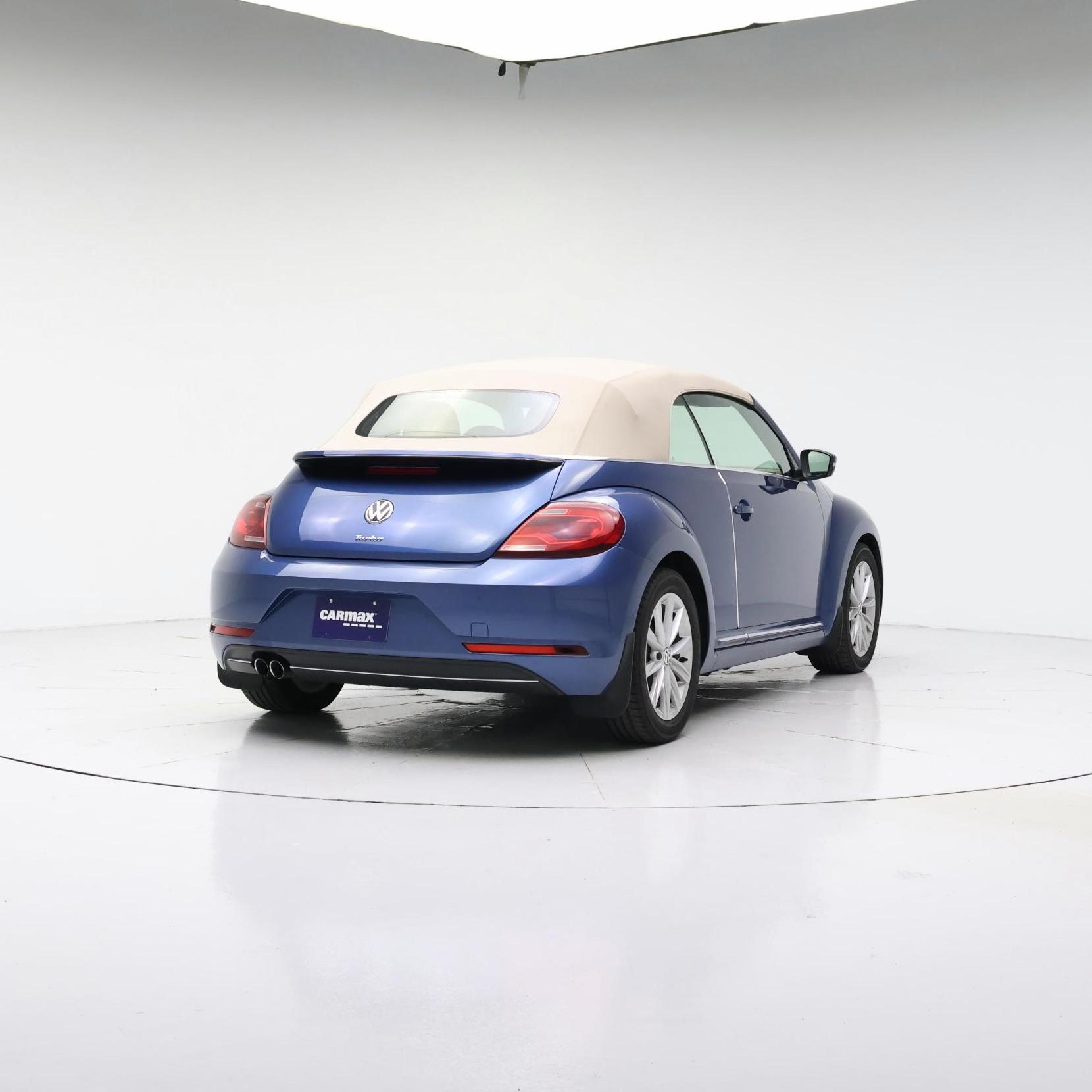 Thumbnail: 2017 Volkswagen Beetle - 4