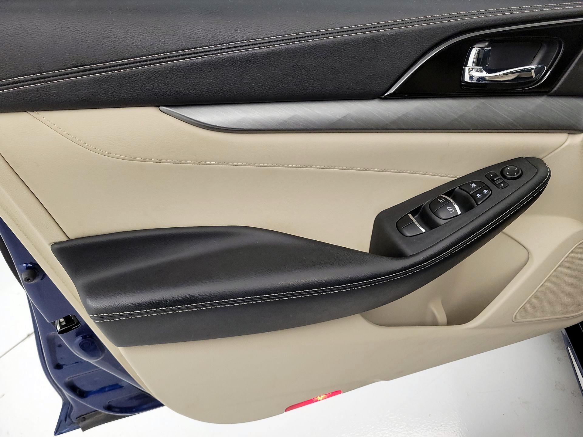 Thumbnail: 2017 Nissan Maxima - 12