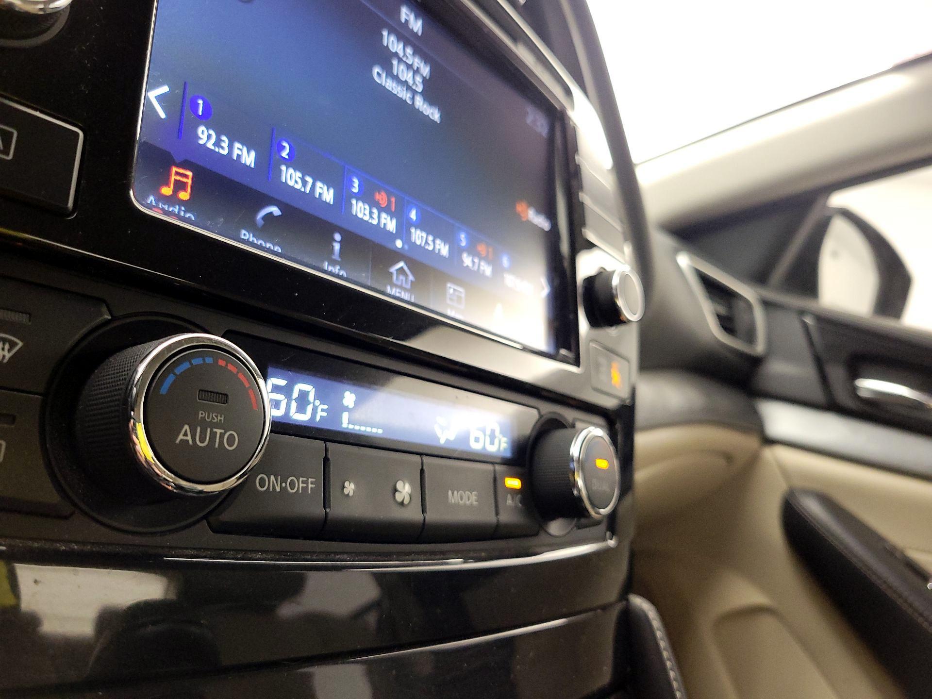 Thumbnail: 2017 Nissan Maxima - 17