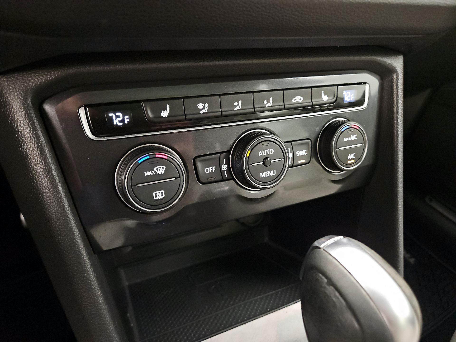 Thumbnail: 2021 Volkswagen Tiguan - 16