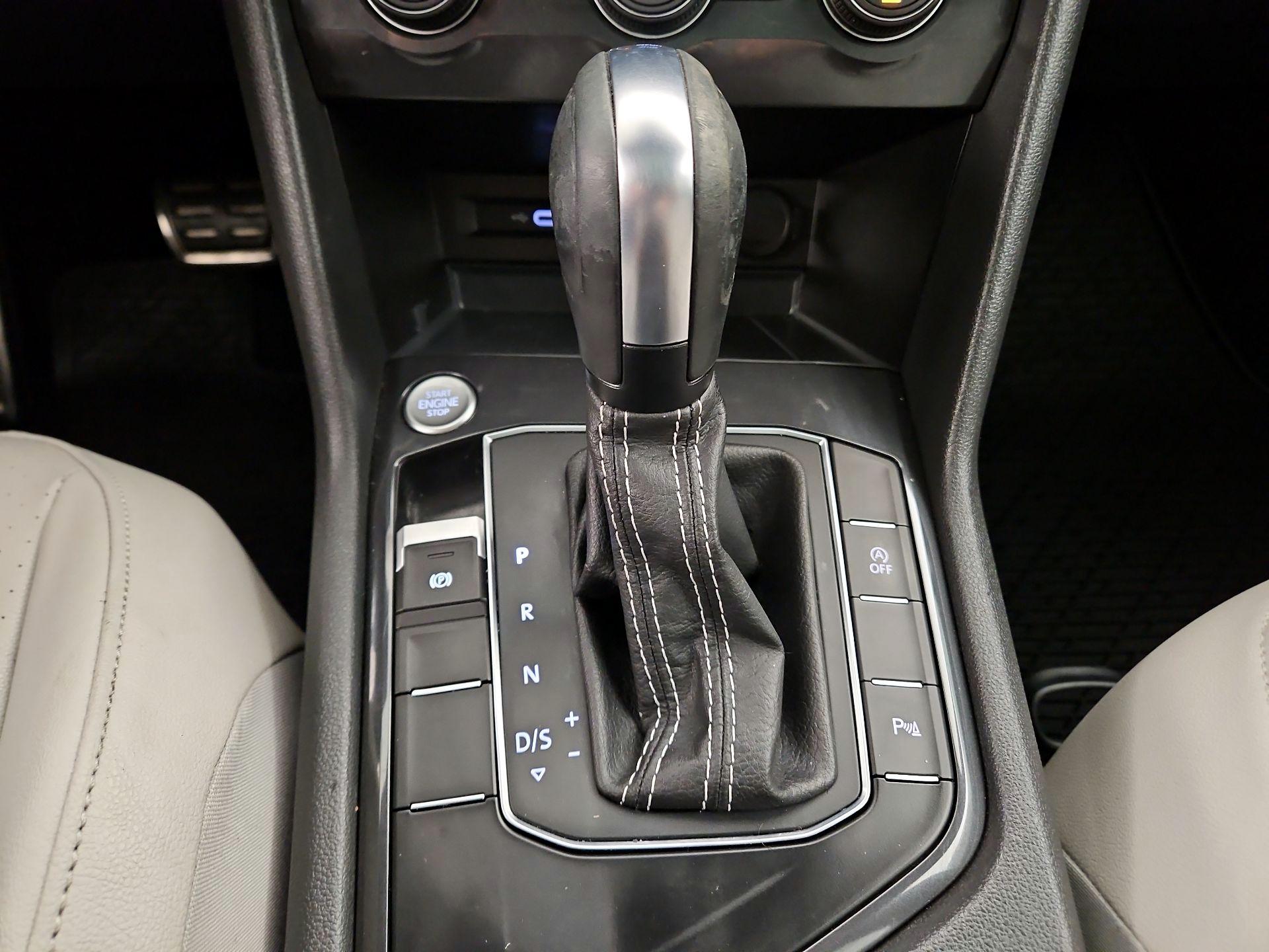 Thumbnail: 2021 Volkswagen Tiguan - 17