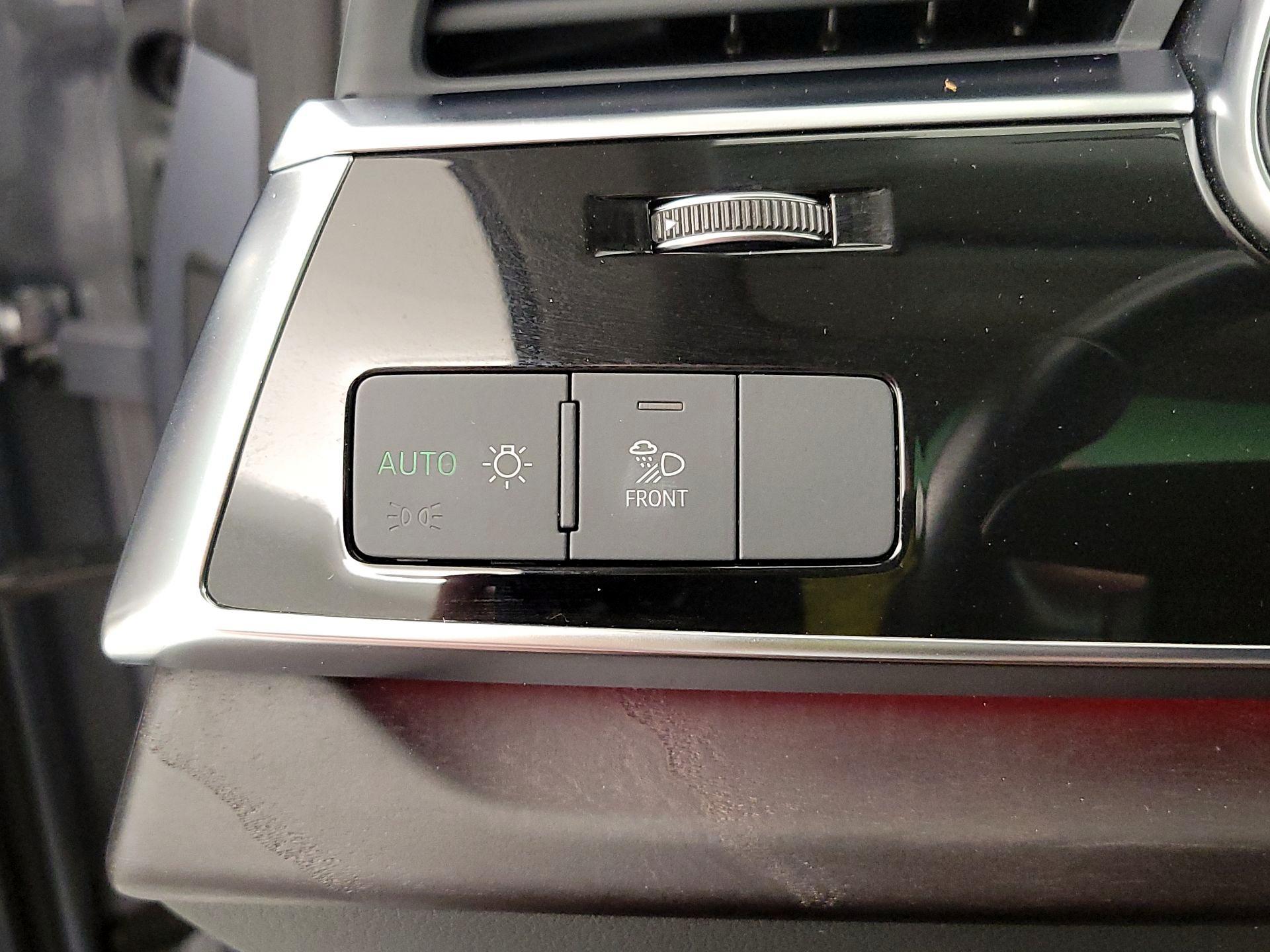 Thumbnail: 2022 Audi Q8 - 13