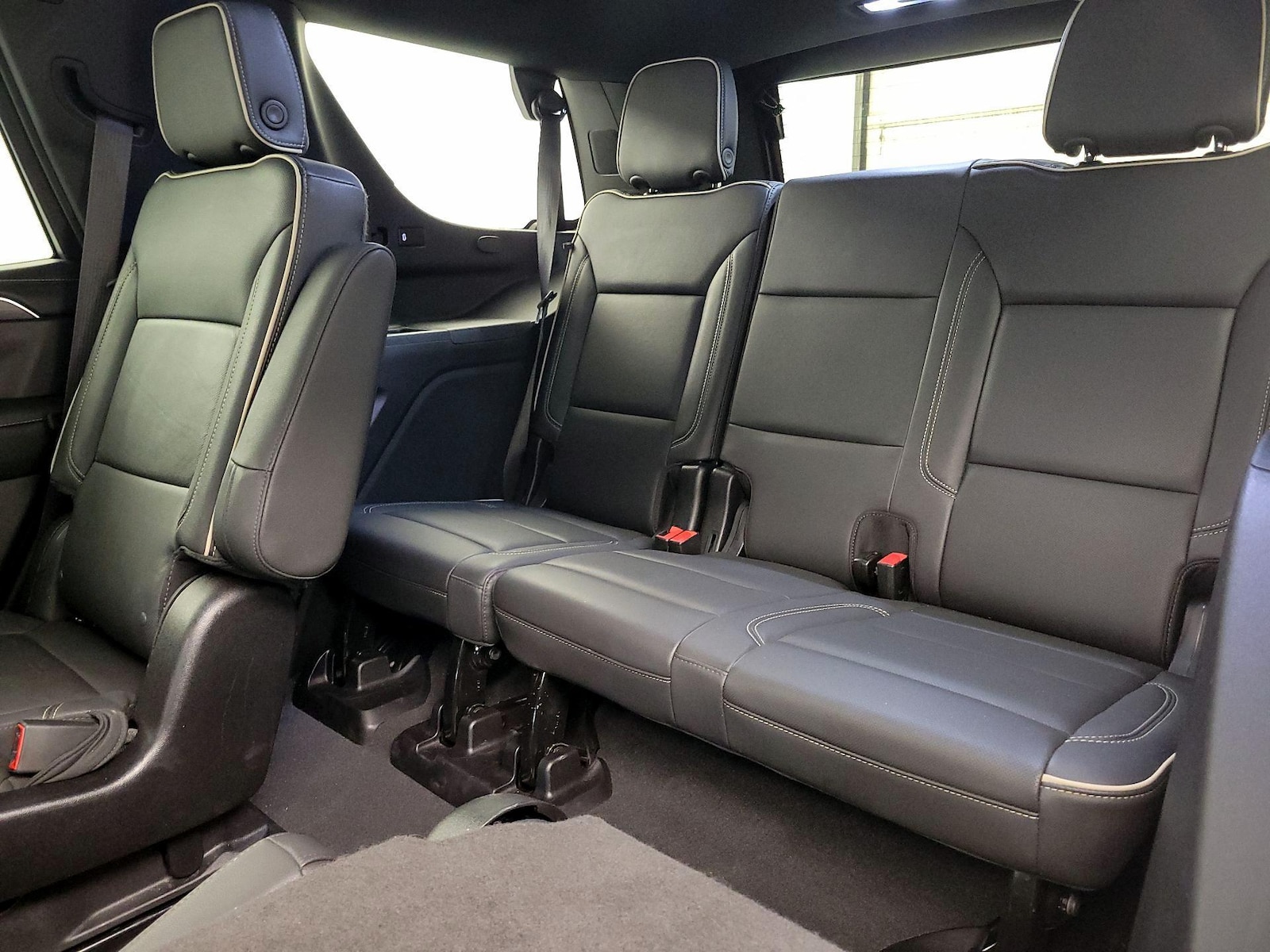 2024 GMC Yukon SLT - Photo 22