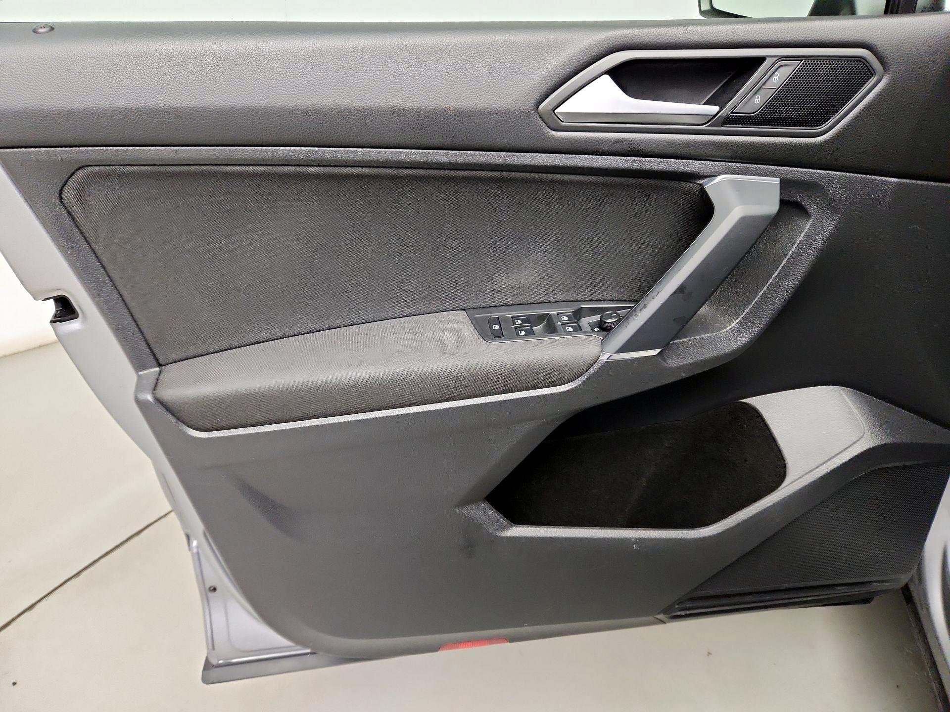 Thumbnail: 2020 Volkswagen Tiguan - 12