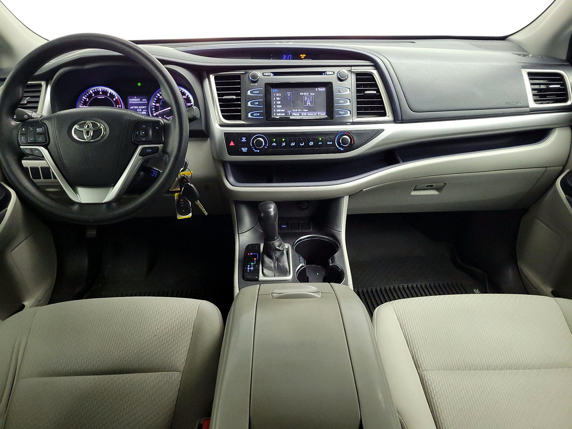 Thumbnail: 2016 Toyota Highlander - 9