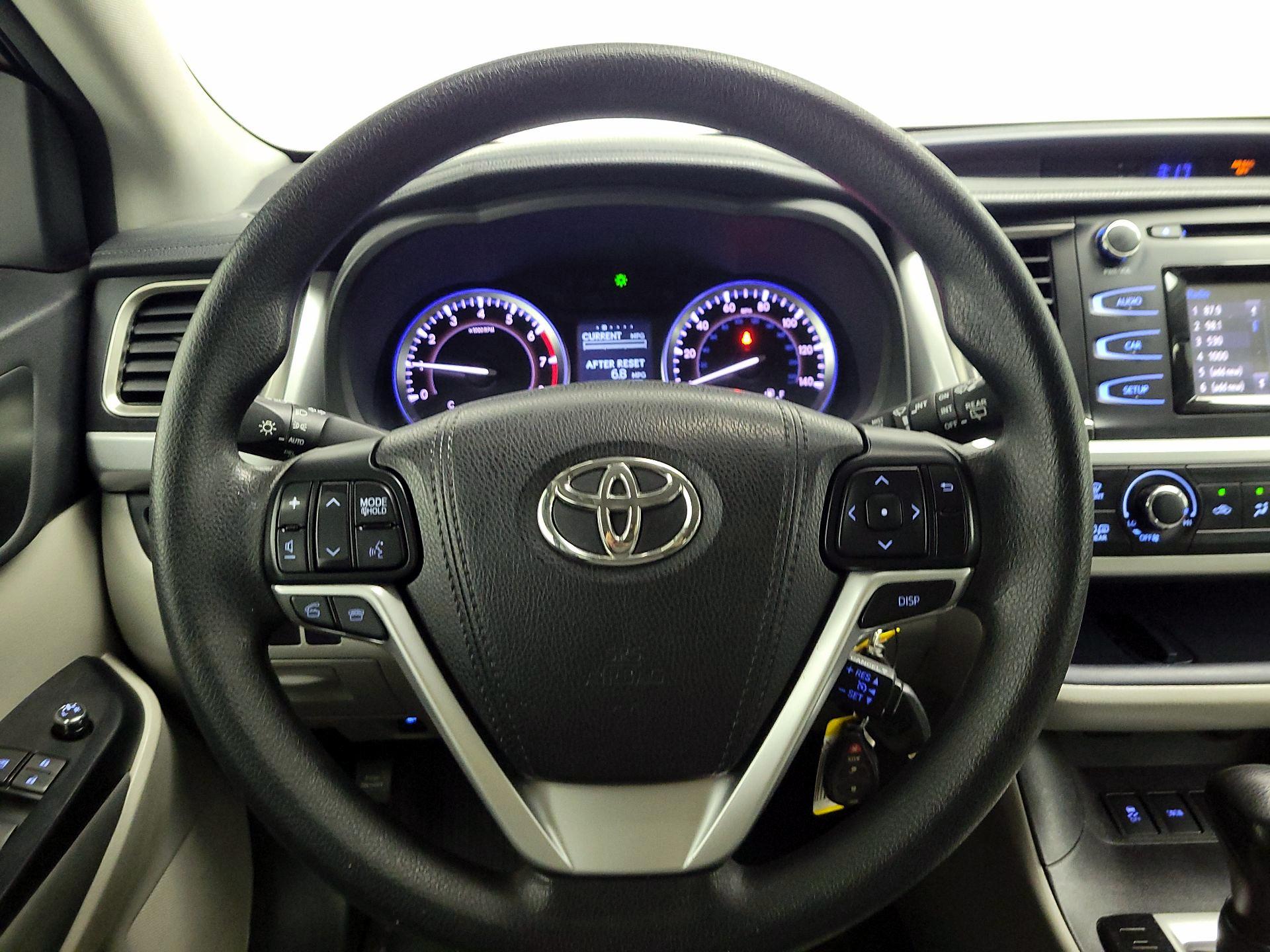 Thumbnail: 2016 Toyota Highlander - 10