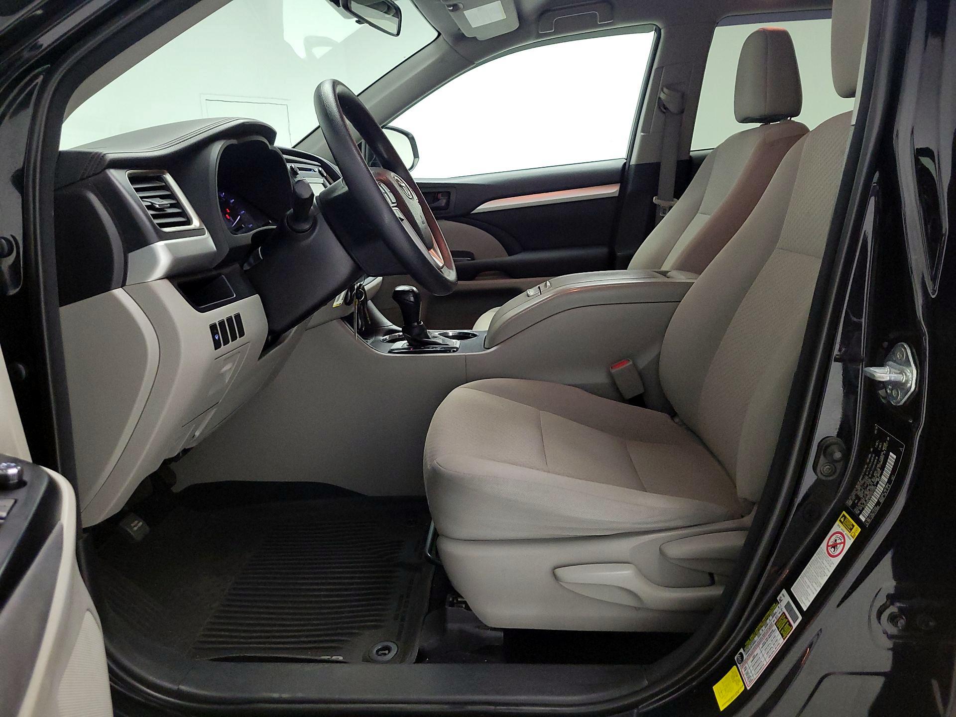 Thumbnail: 2016 Toyota Highlander - 11