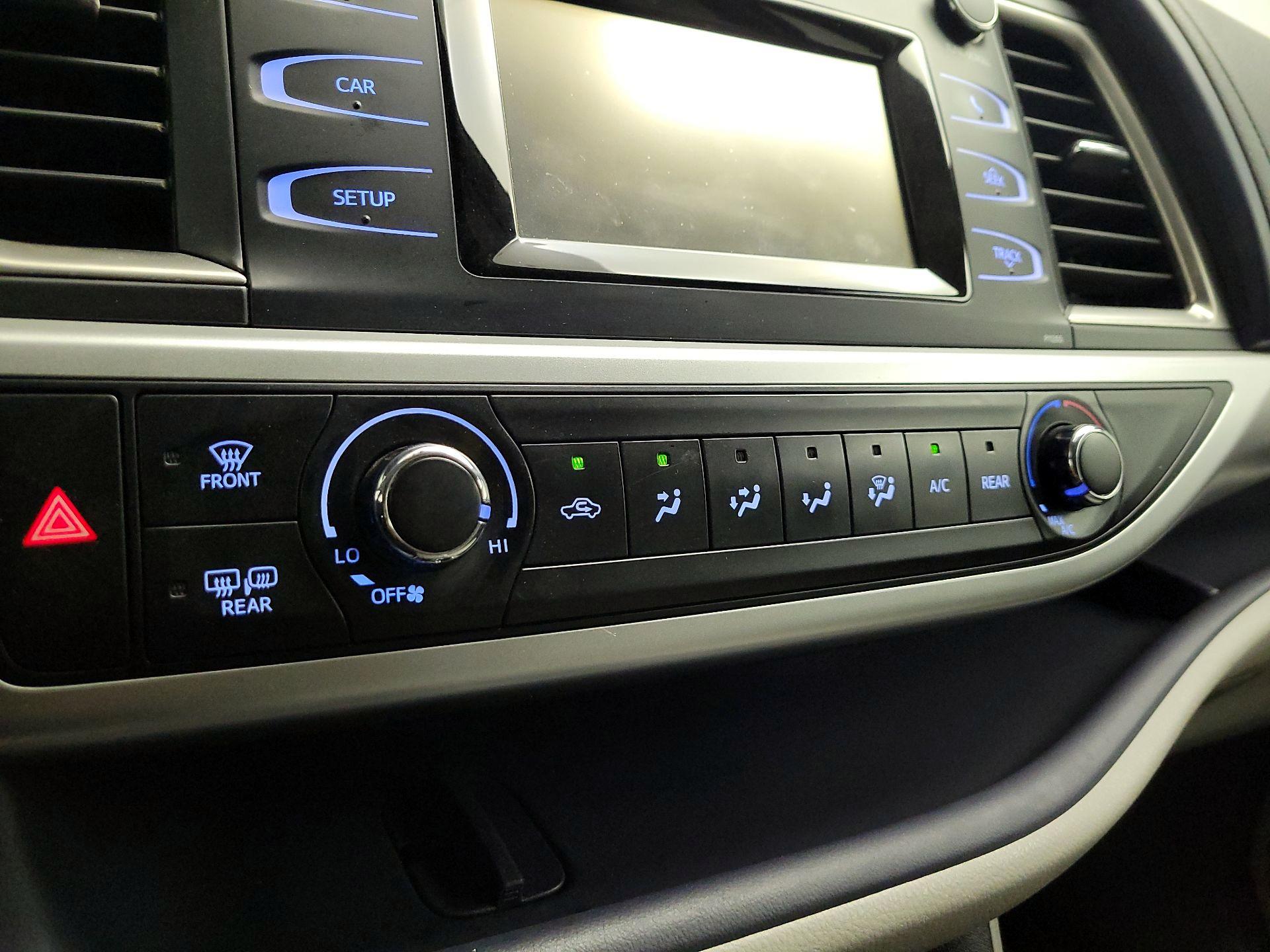 Thumbnail: 2016 Toyota Highlander - 14