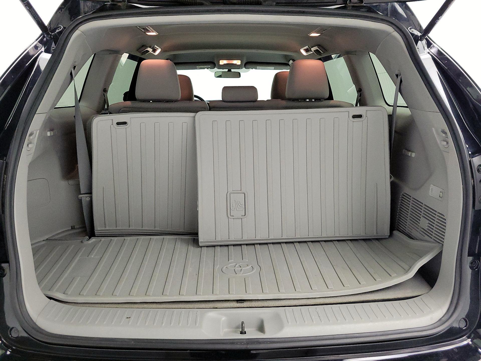 Thumbnail: 2016 Toyota Highlander - 16