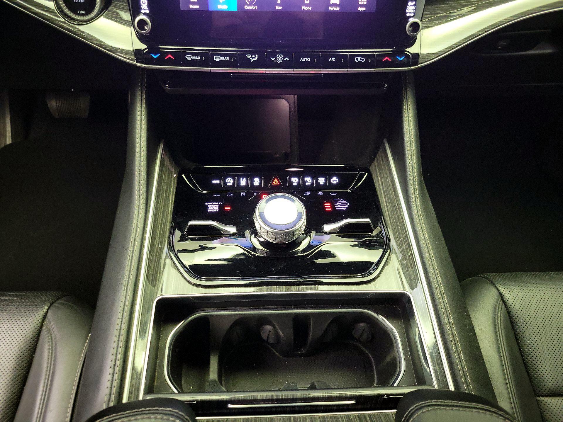 Thumbnail: 2022 Jeep Wagoneer - 18