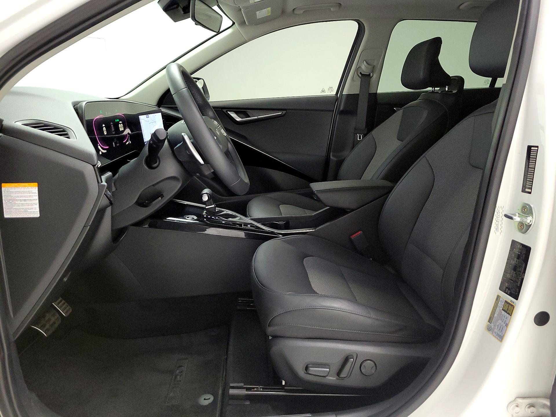 Thumbnail: 2023 Kia Niro - 11