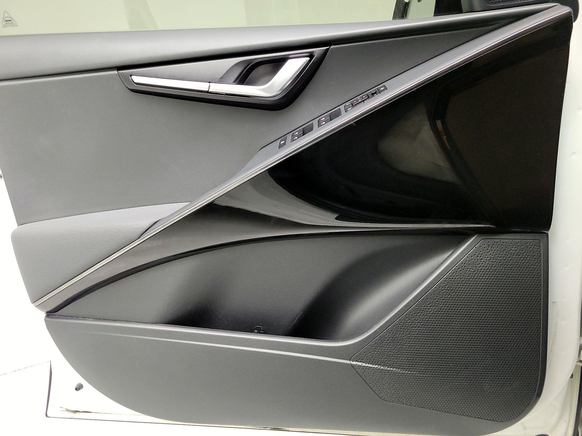 Thumbnail: 2023 Kia Niro - 12