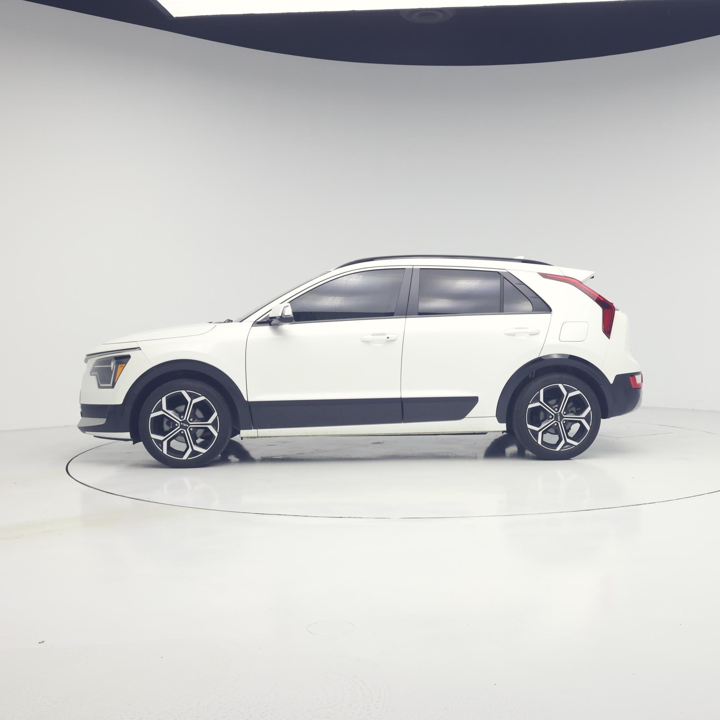 Thumbnail: 2023 Kia Niro - 3