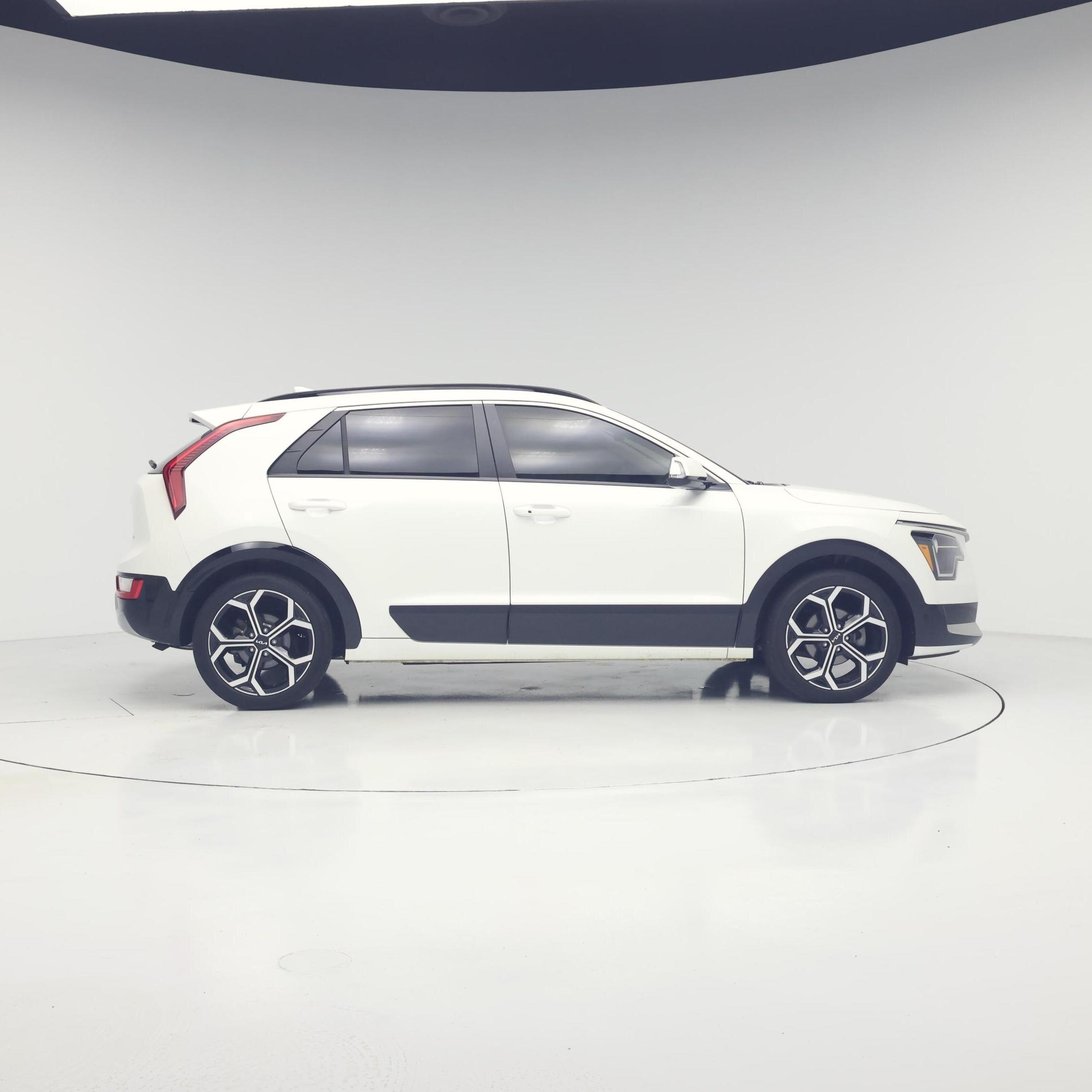 Thumbnail: 2023 Kia Niro - 7