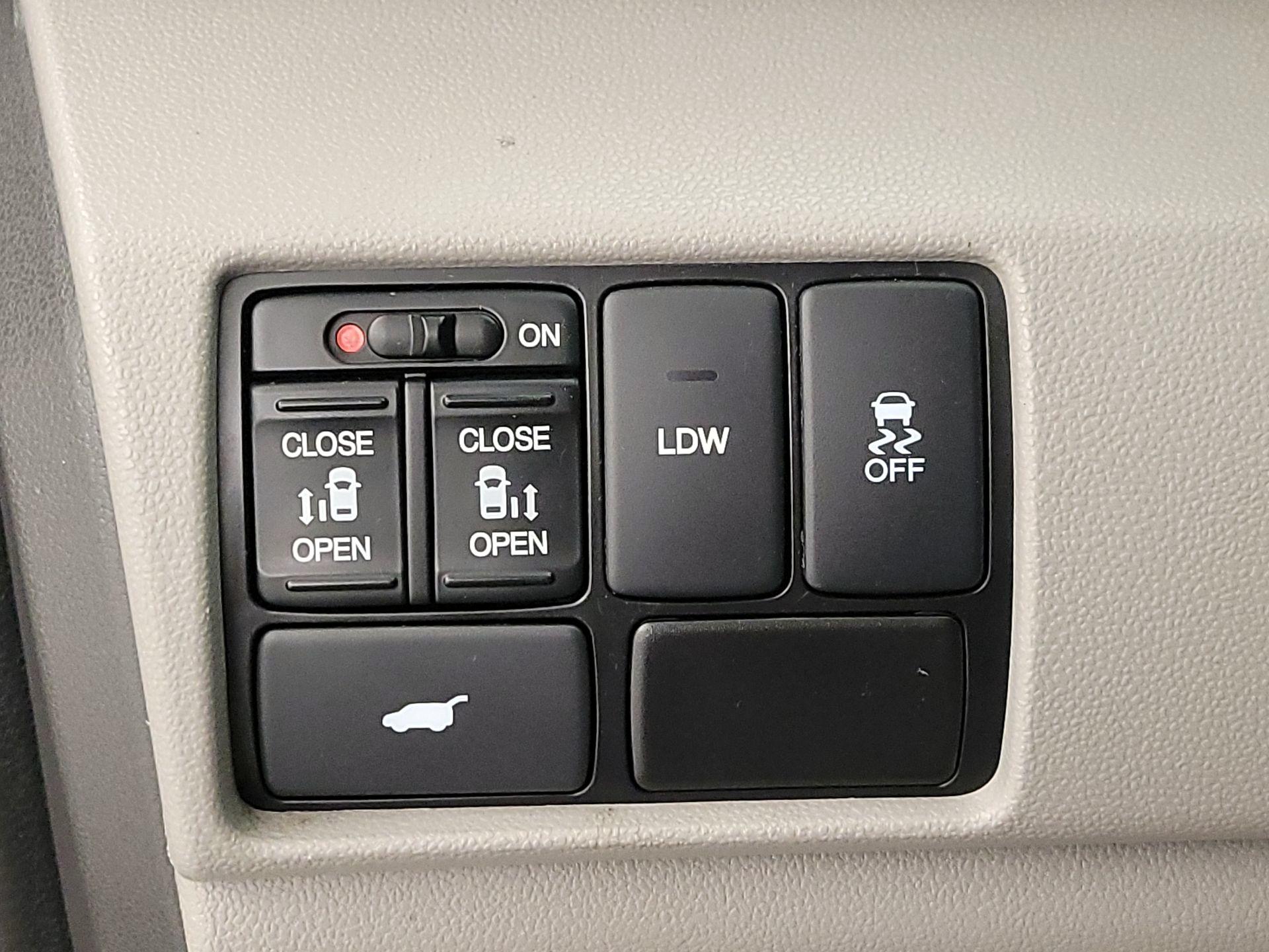 Thumbnail: 2016 Honda Odyssey - 13