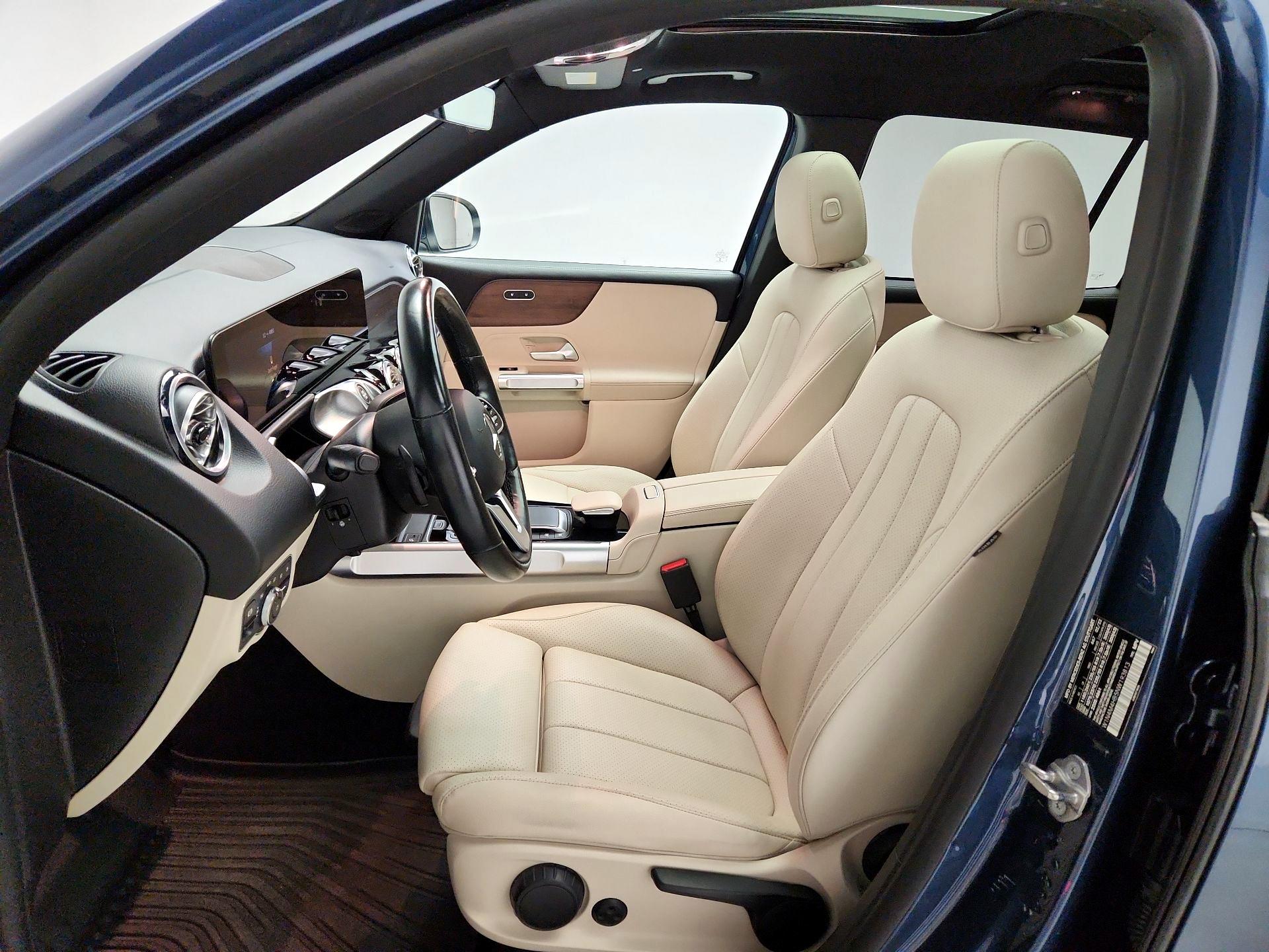 Thumbnail: 2022 Mercedes-Benz GLB - 11