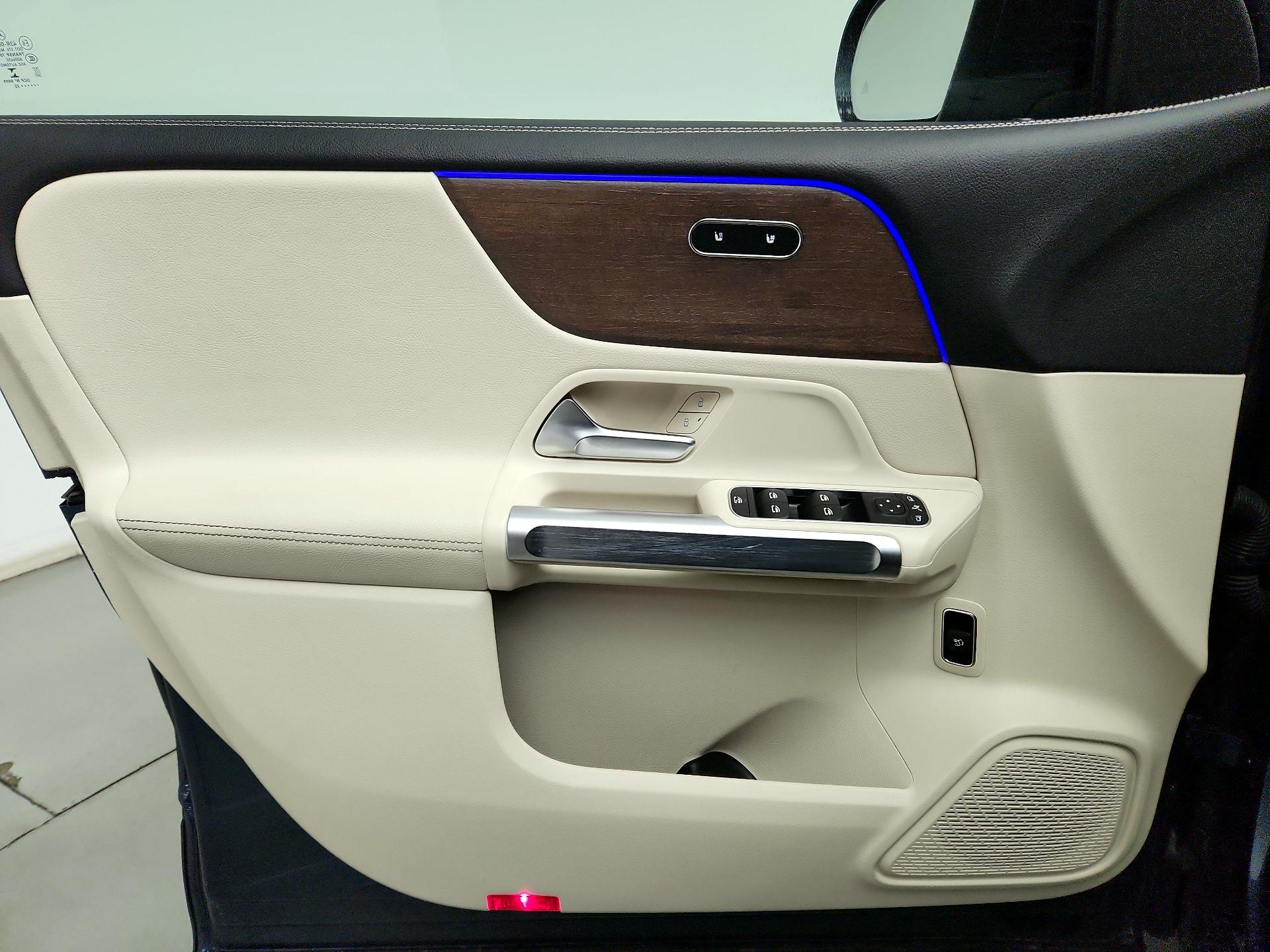 Thumbnail: 2022 Mercedes-Benz GLB - 12