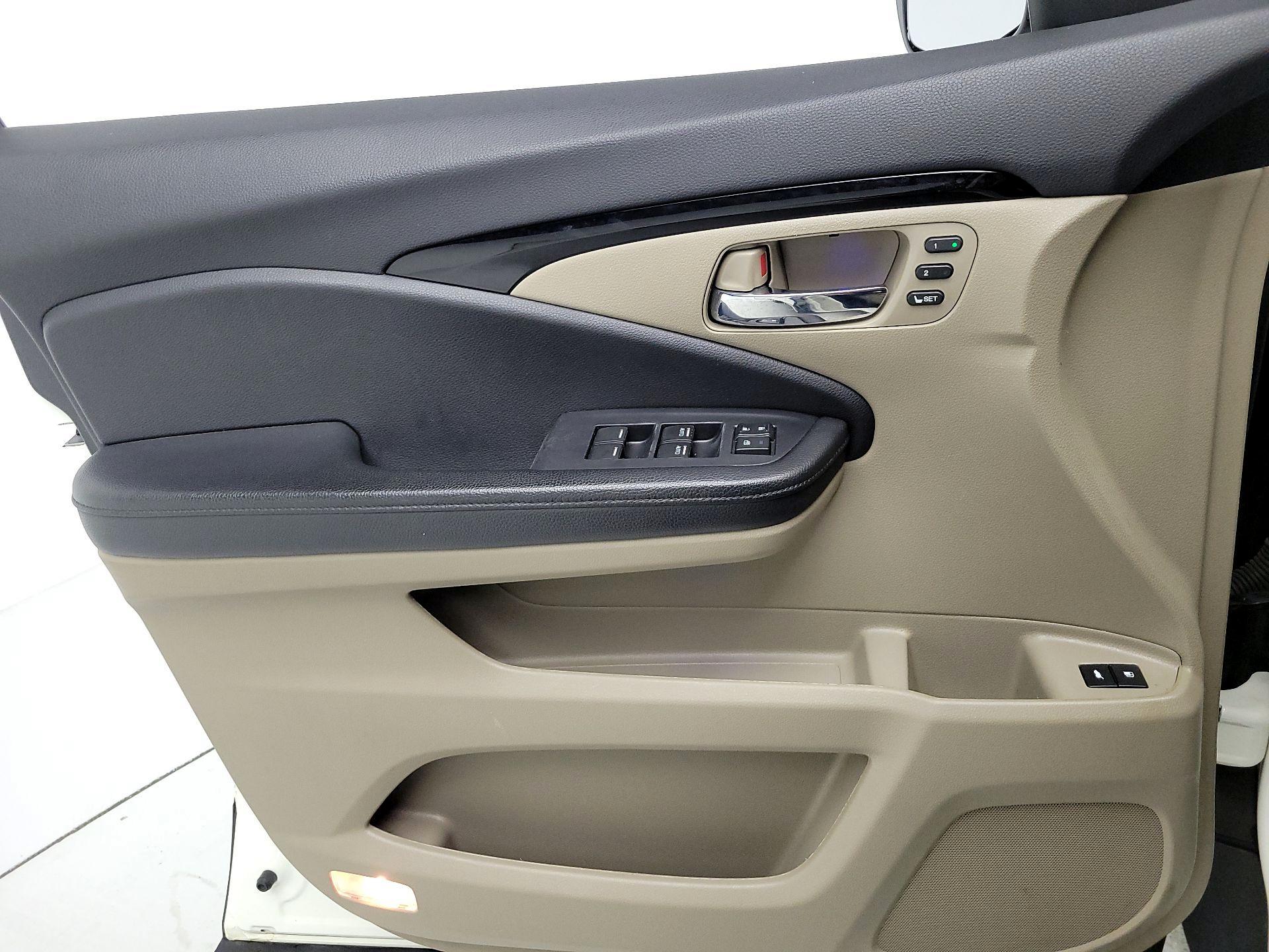 Thumbnail: 2019 Honda Pilot - 12