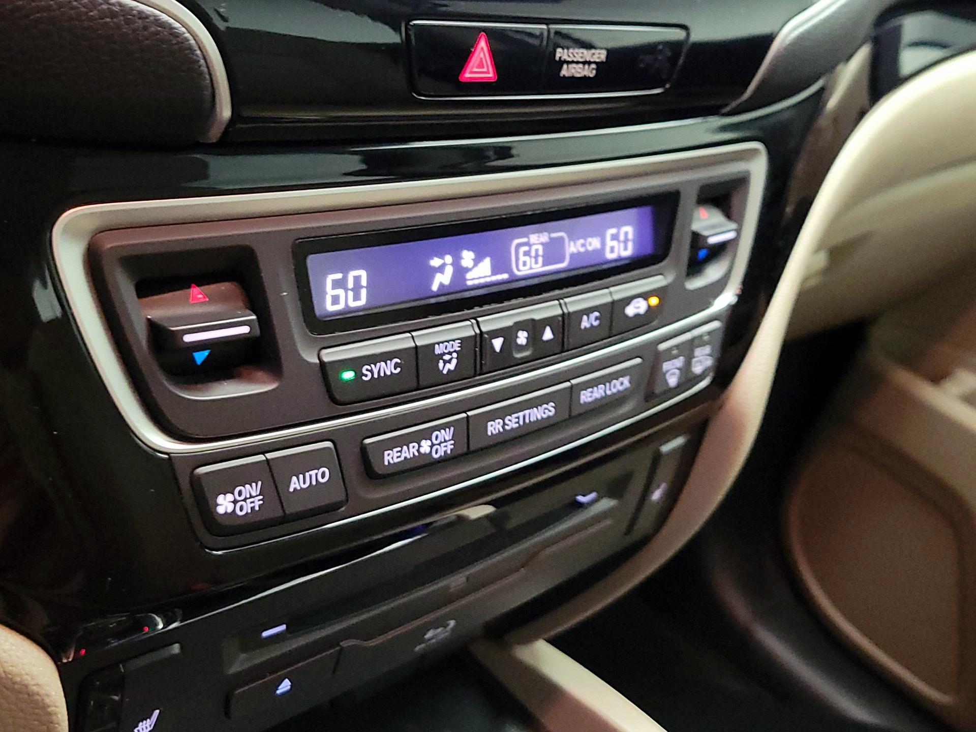 Thumbnail: 2019 Honda Pilot - 15