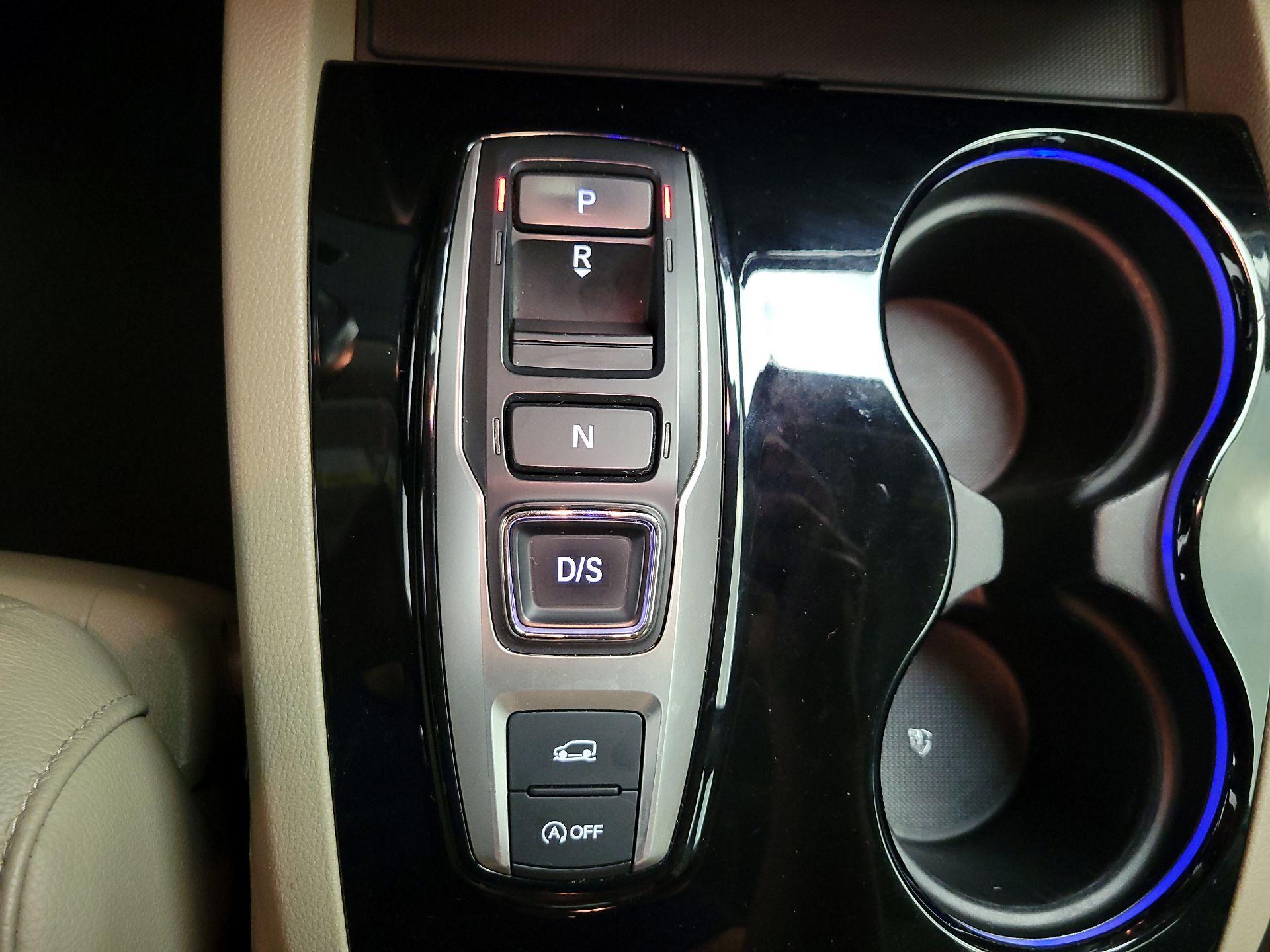 Thumbnail: 2019 Honda Pilot - 16