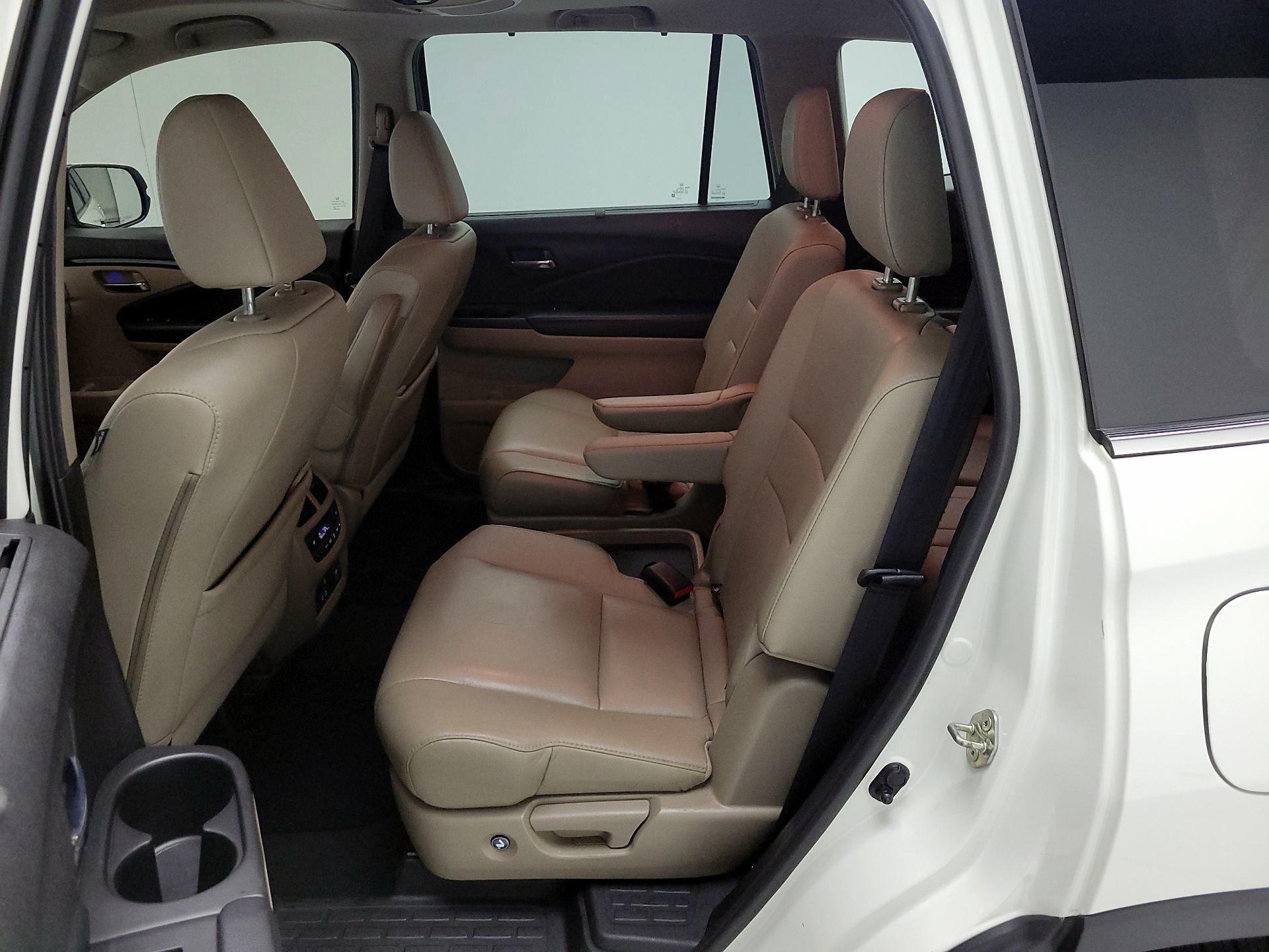 Thumbnail: 2019 Honda Pilot - 17