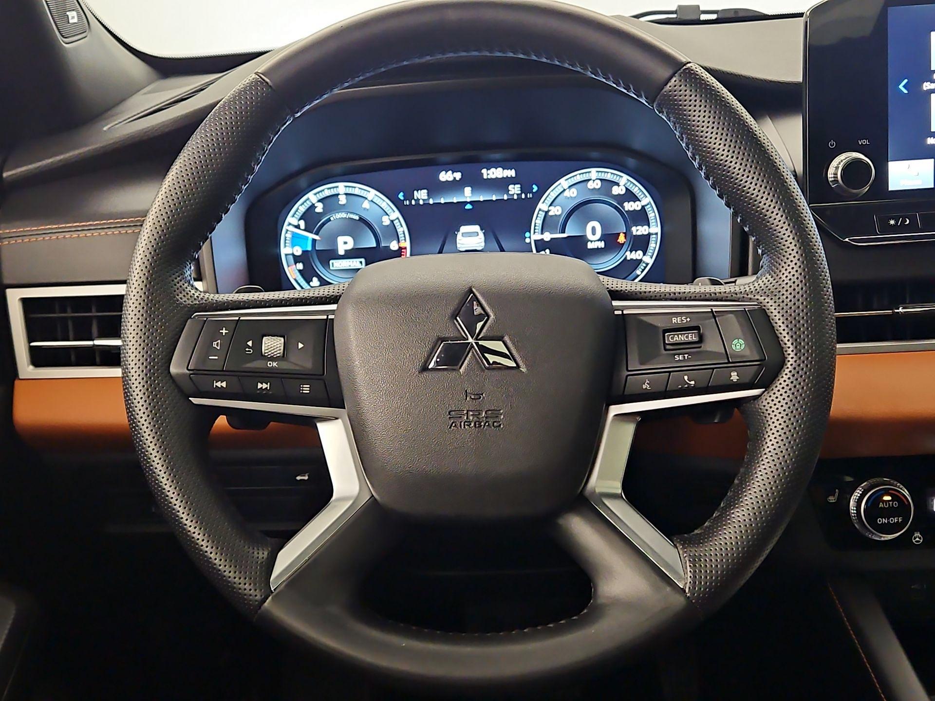 Thumbnail: 2022 Mitsubishi Outlander - 10