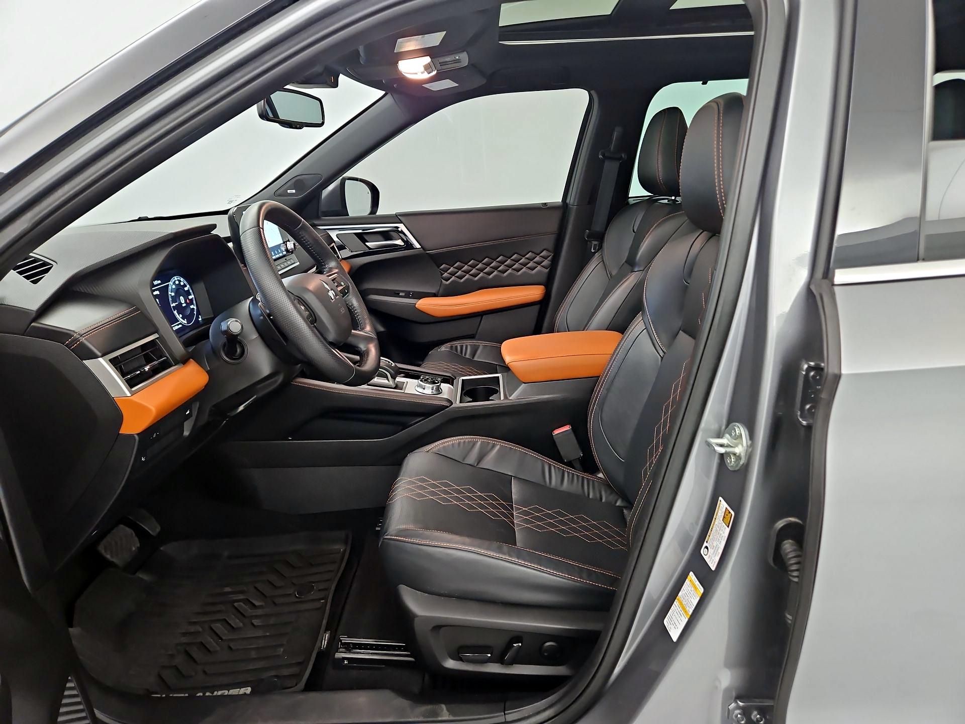 Thumbnail: 2022 Mitsubishi Outlander - 11