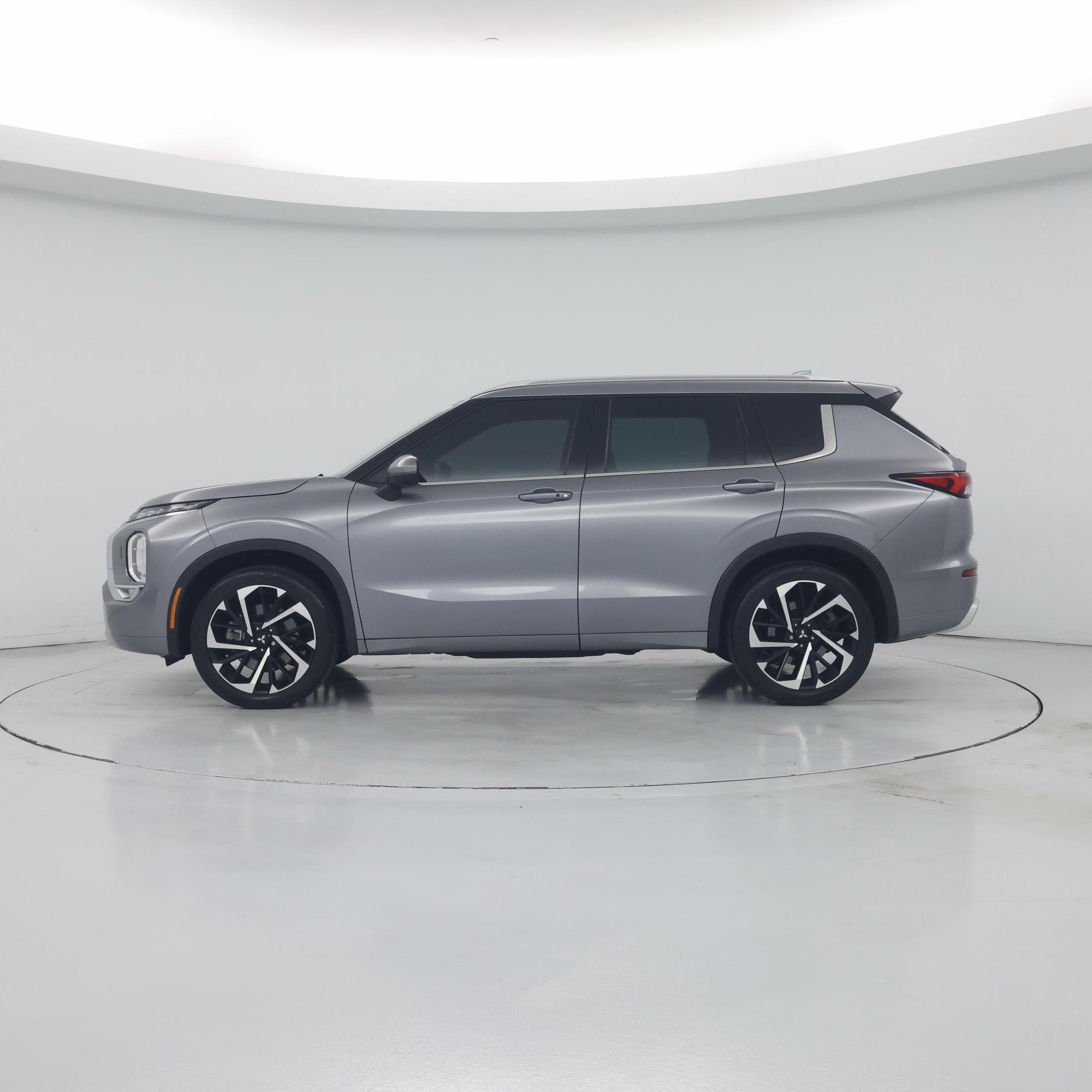 Thumbnail: 2022 Mitsubishi Outlander - 3